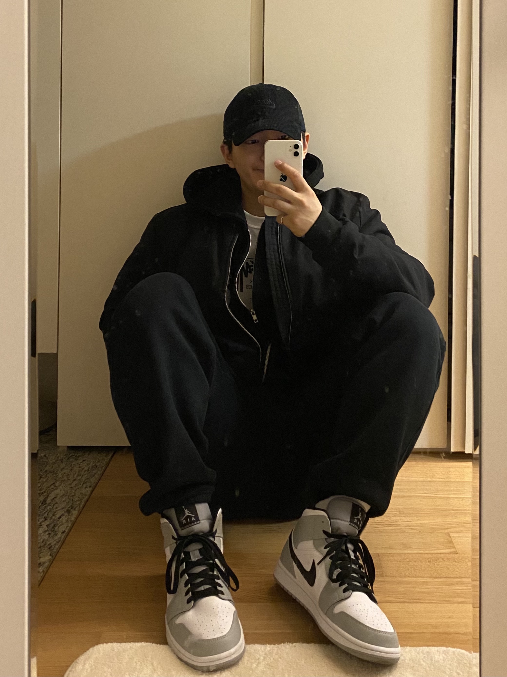 Jordan 1 Mid Light Smoke Grey, Nike x Stussy NRG ZR Fleece Pants Black - US/EU 착용 스타일 - 2