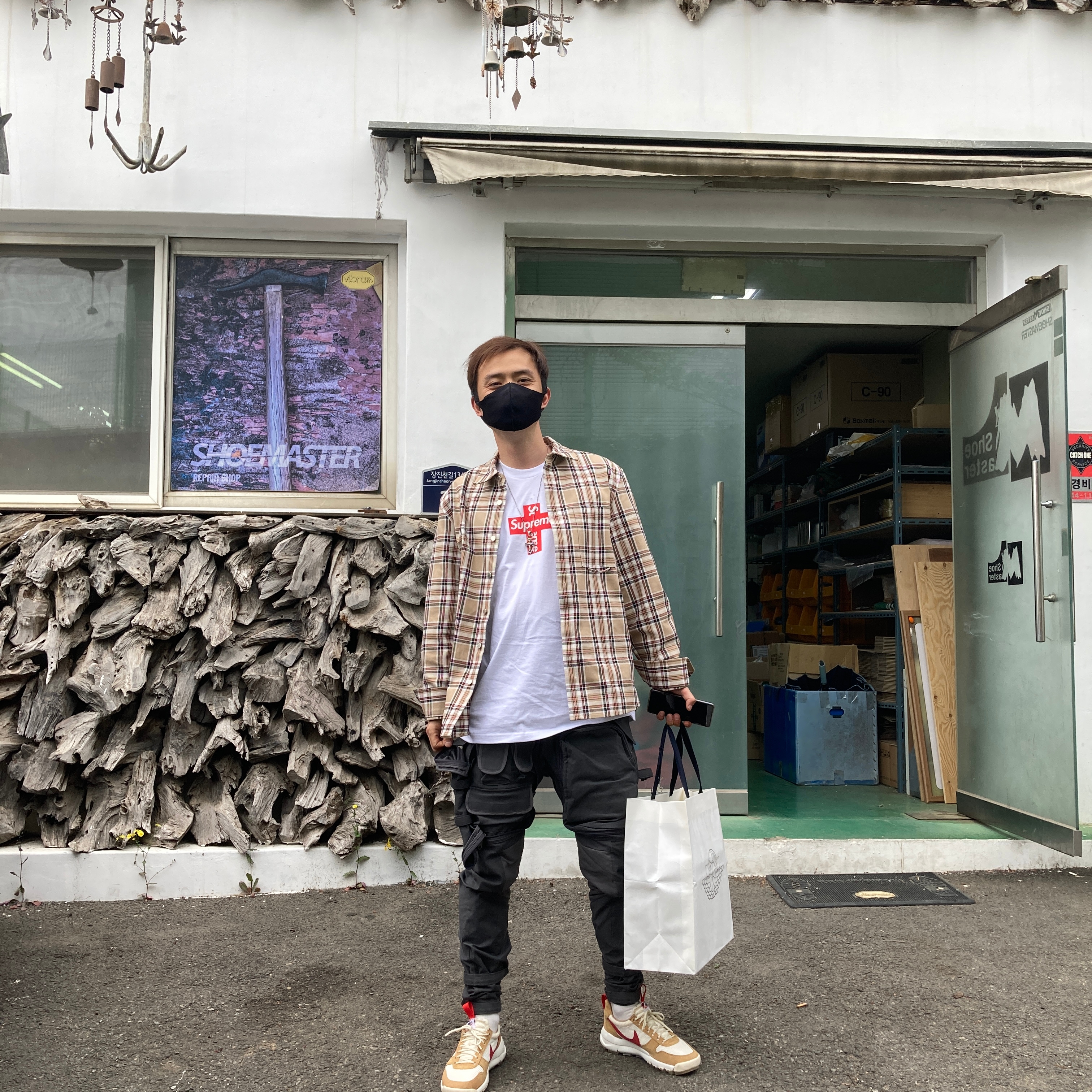 Nike x Tom Sachs Mars Yard Shoe 2.0 Space Camp, Supreme Cross Box Logo T-Shirt White - 20FW 착용 스타일