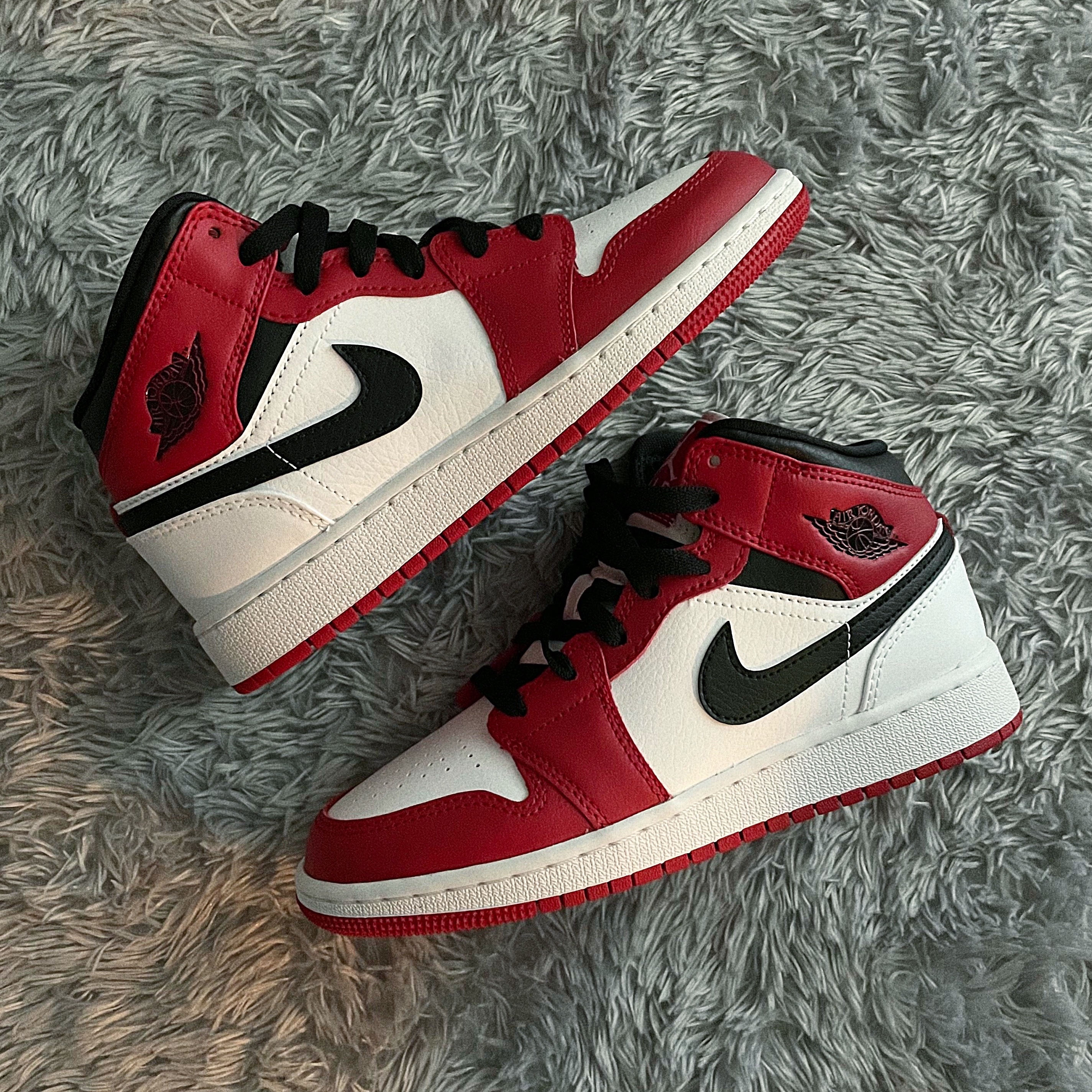 (GS) Jordan 1 Mid White Gym Red Black 착용 스타일