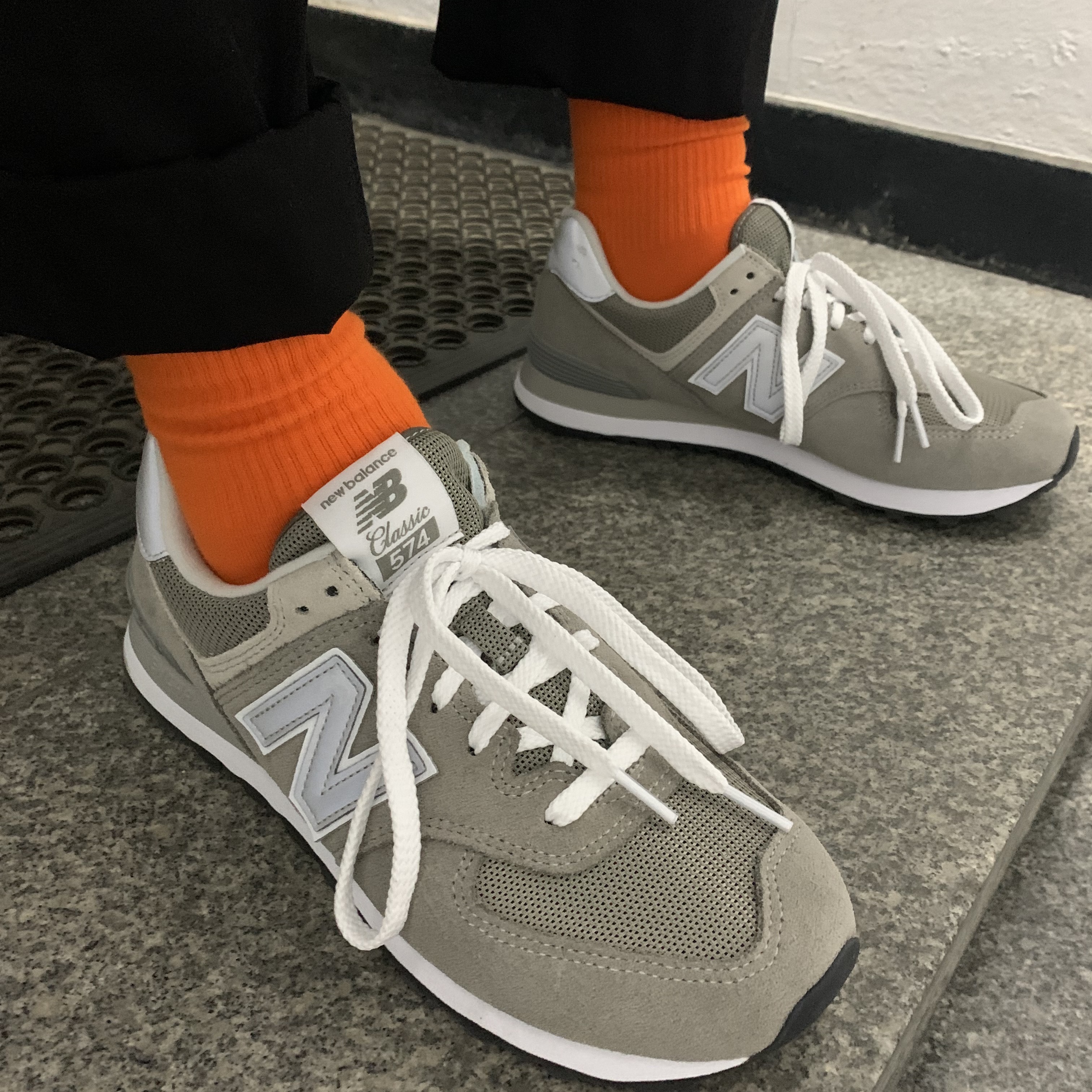 New Balance 574 Grey - D Standard 착용 스타일