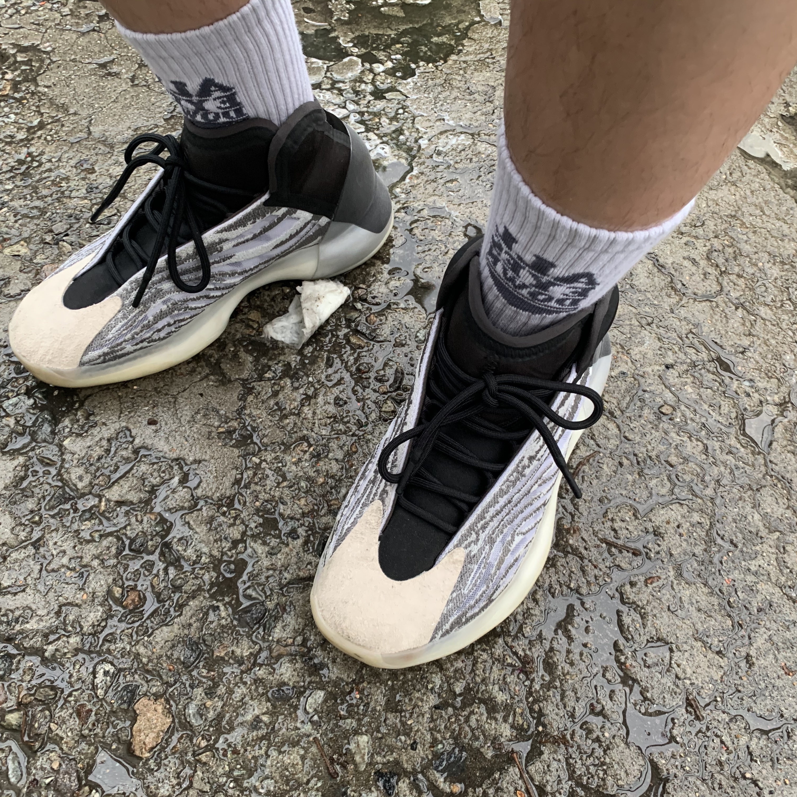 Adidas Yeezy QNTM Lifestyle 착용 스타일