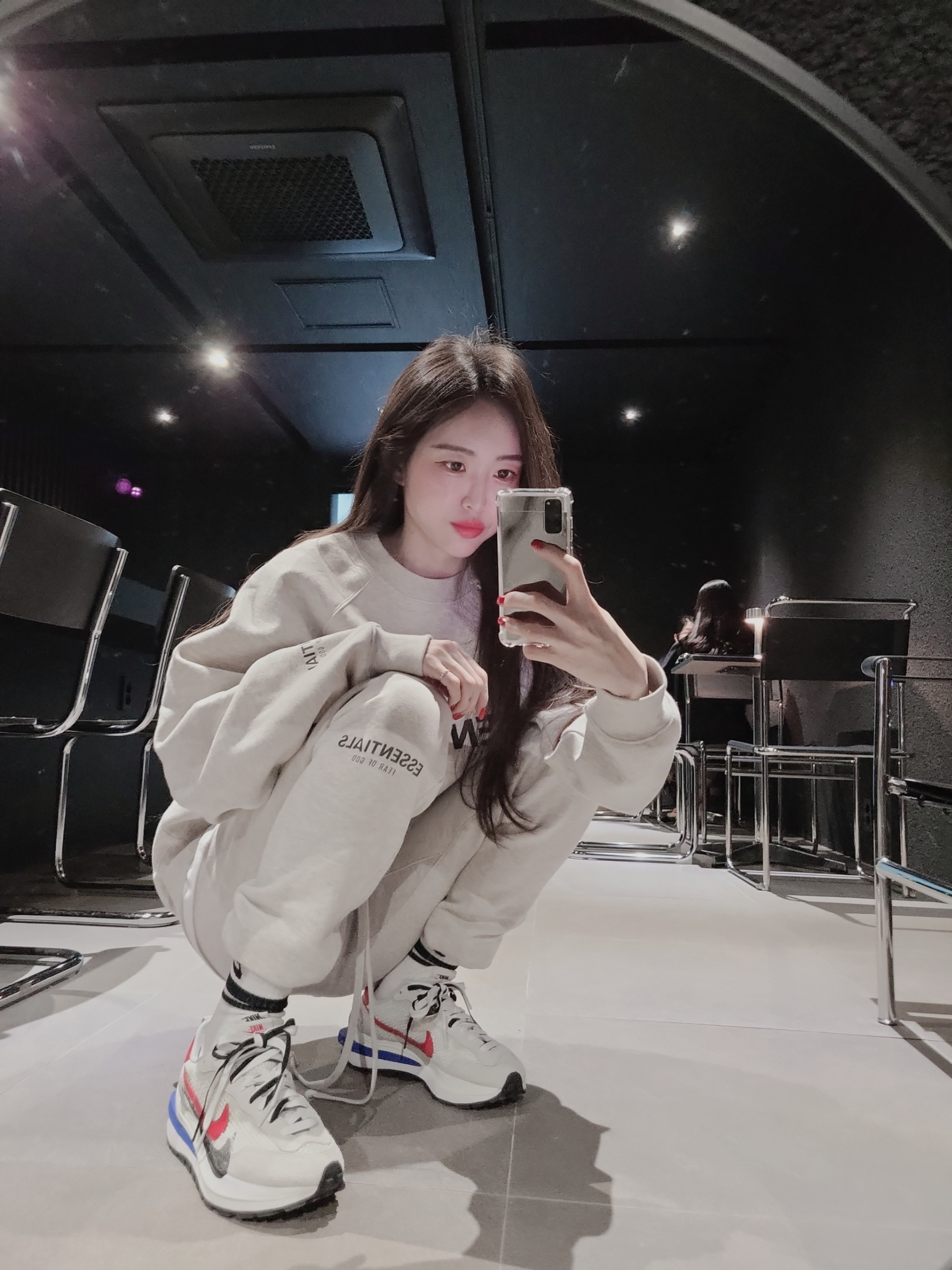 Essentials Sweatpants Oatmeal/Oatmeal Heather/Light Heather Oatmeal 2020, Essentials 3D Silicon Applique Crewneck Oatmeal/Oatmeal Heather/Light Heather Oatmeal 2020 착용 스타일 - 2
