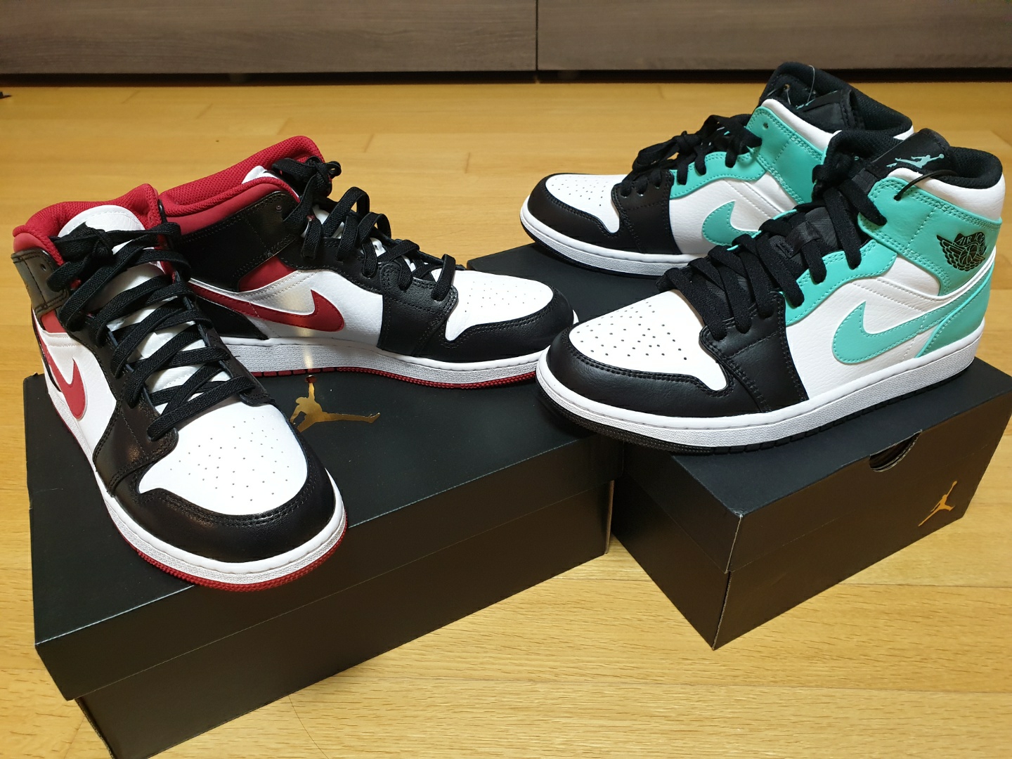 (GS) Jordan 1 Mid Gym Red Black White, Jordan 1 Mid Tropical Twist 착용 스타일