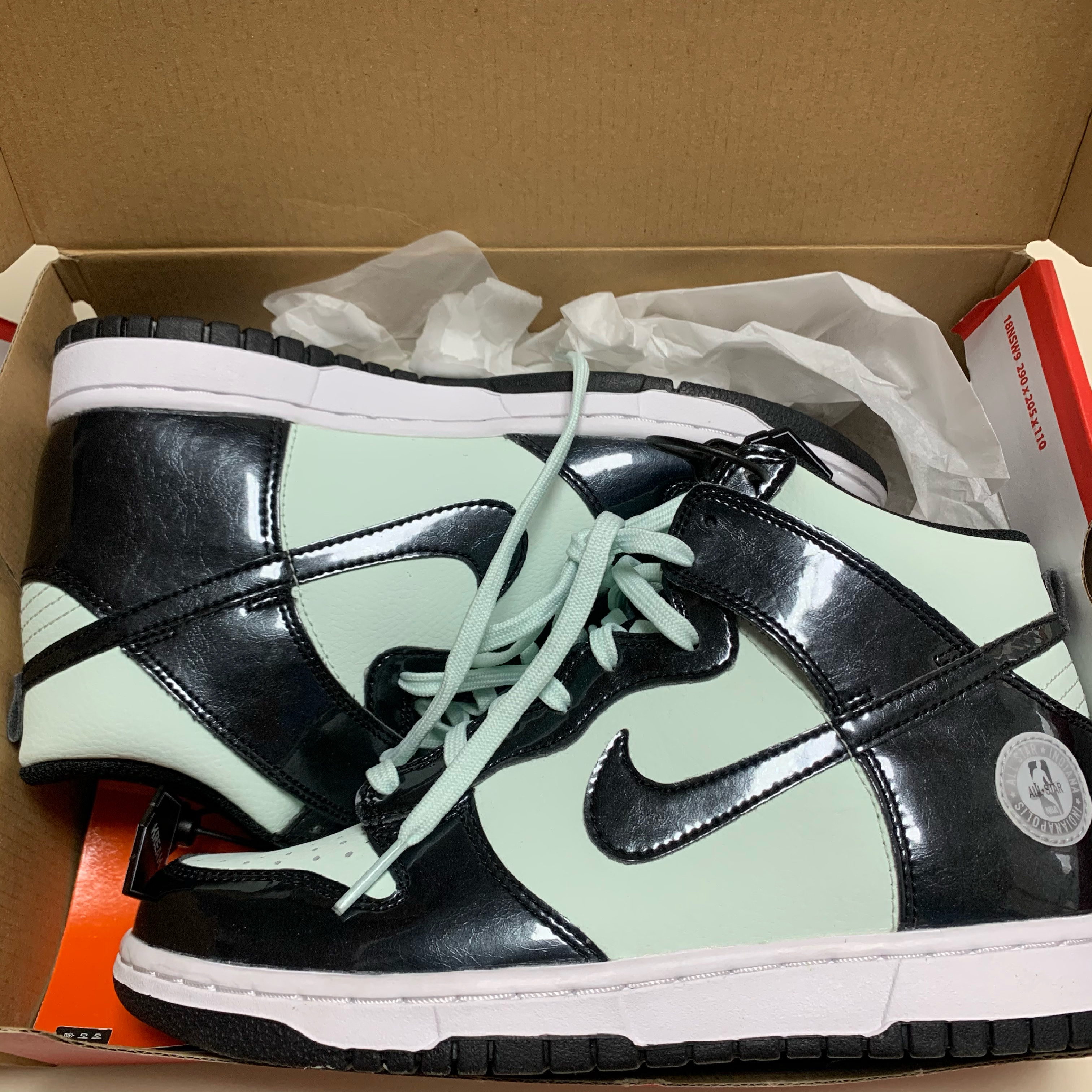 Nike Dunk High Barely Green 착용 스타일