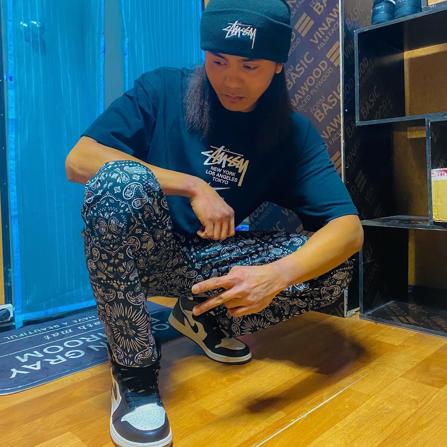 Jordan 1 Retro High OG Black Mocha, Nike x Stussy WT T-Shirt Black - US/EU 착용 스타일