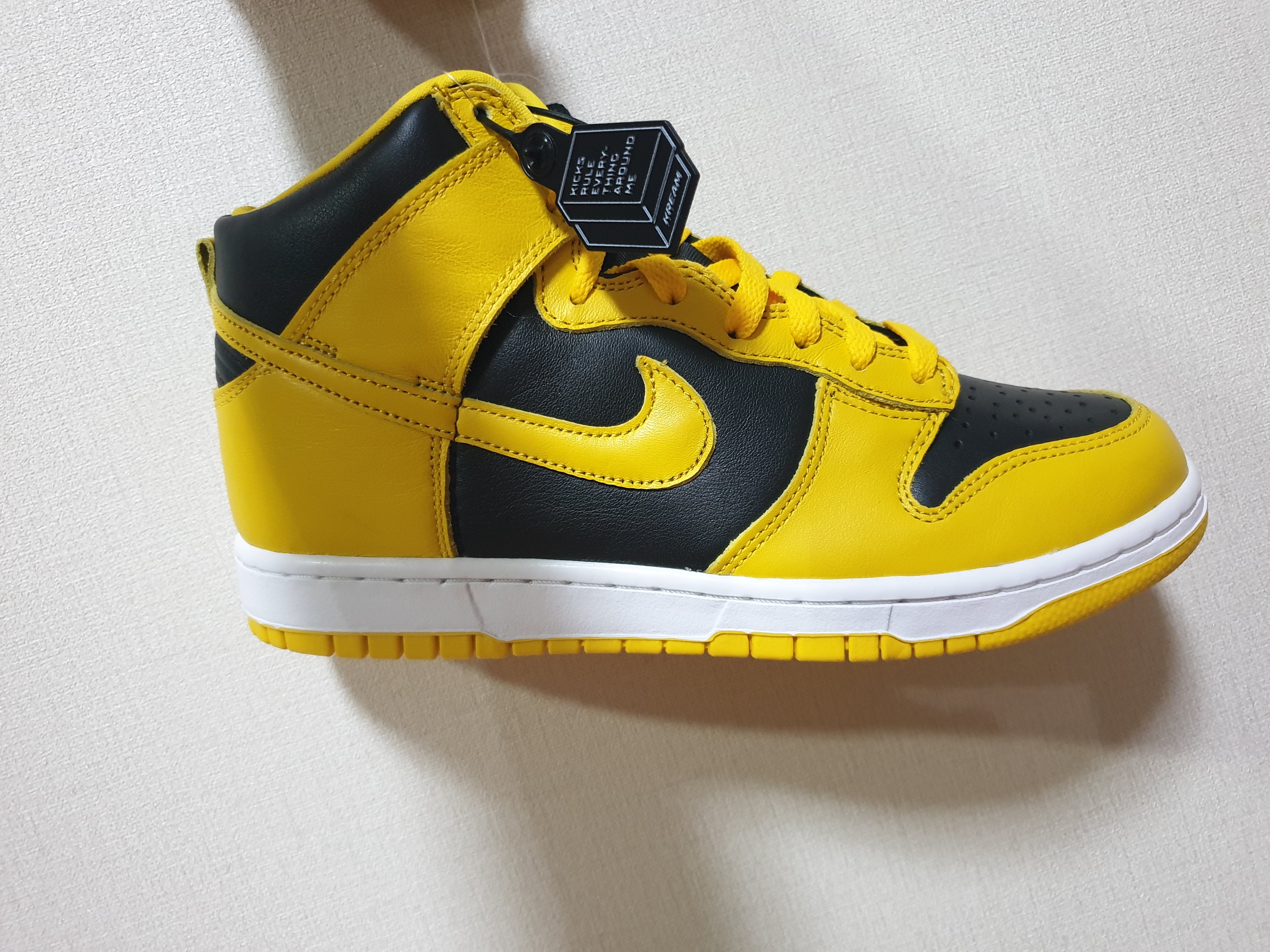 Nike Dunk High SP Varsity Maize 착용 스타일 - 3