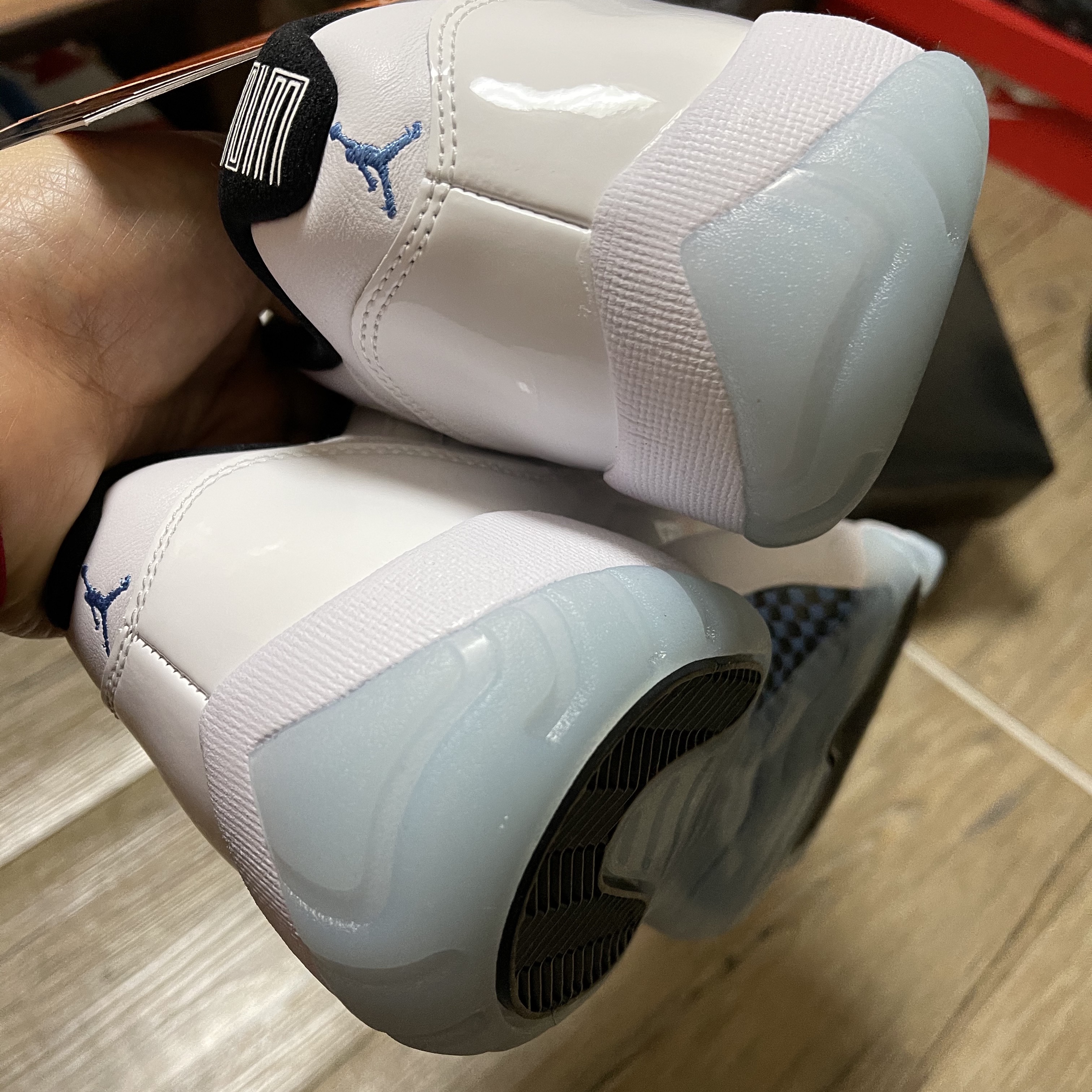 Jordan 11 Retro Low Legend Blue 착용 스타일 - 2