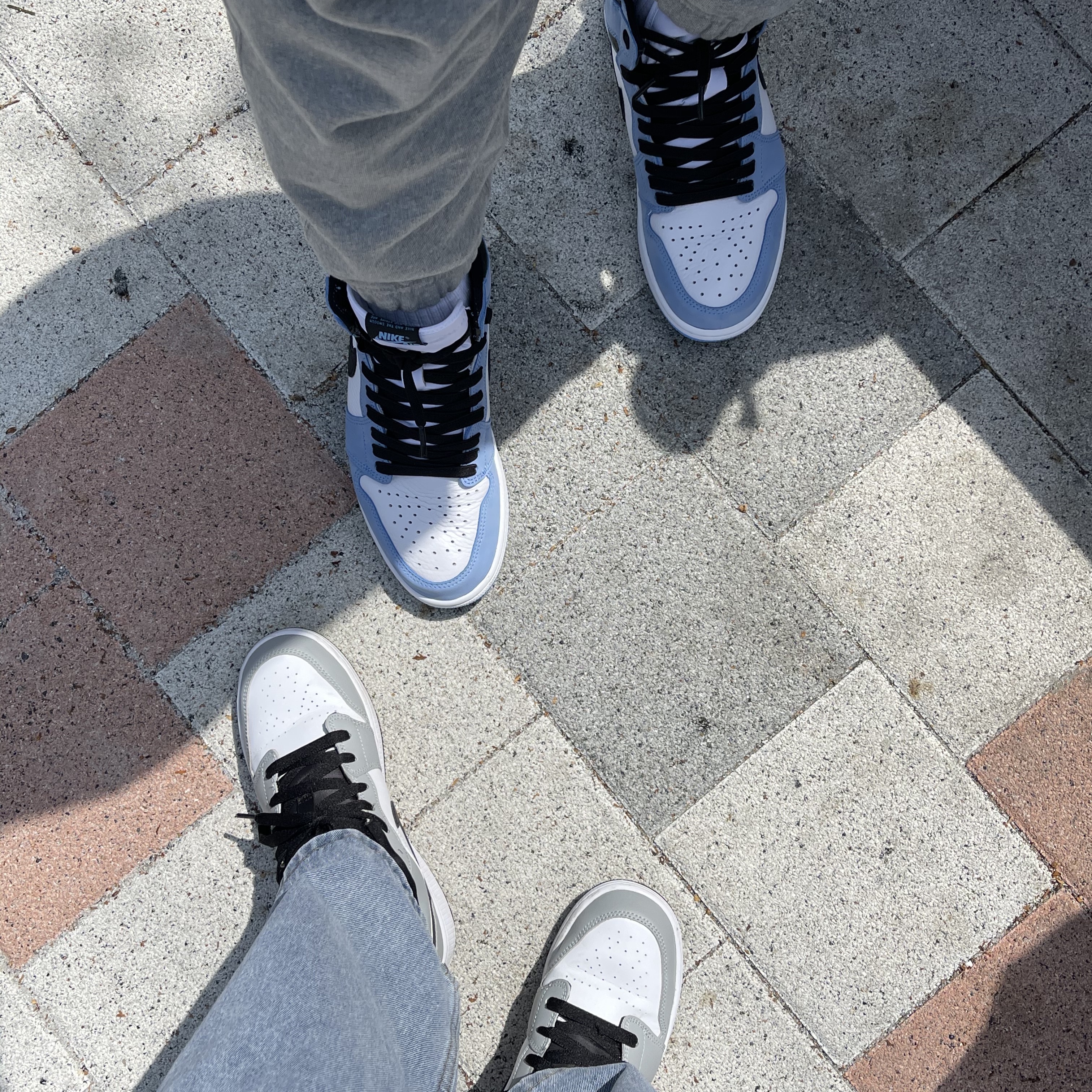 Jordan 1 Retro High OG University Blue, Jordan 1 Low Light Smoke Grey 착용 스타일