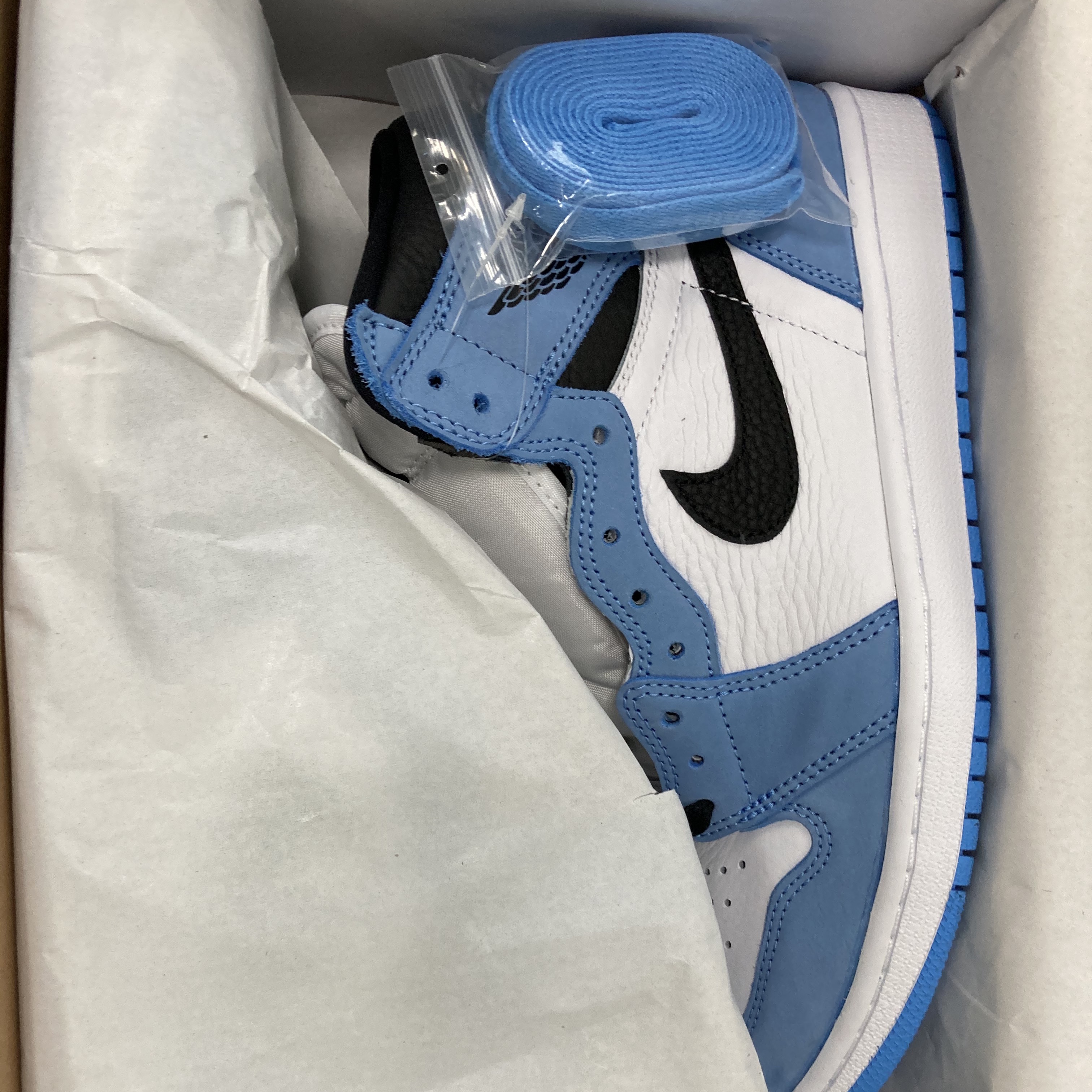 Jordan 1 Retro High OG University Blue 착용 스타일
