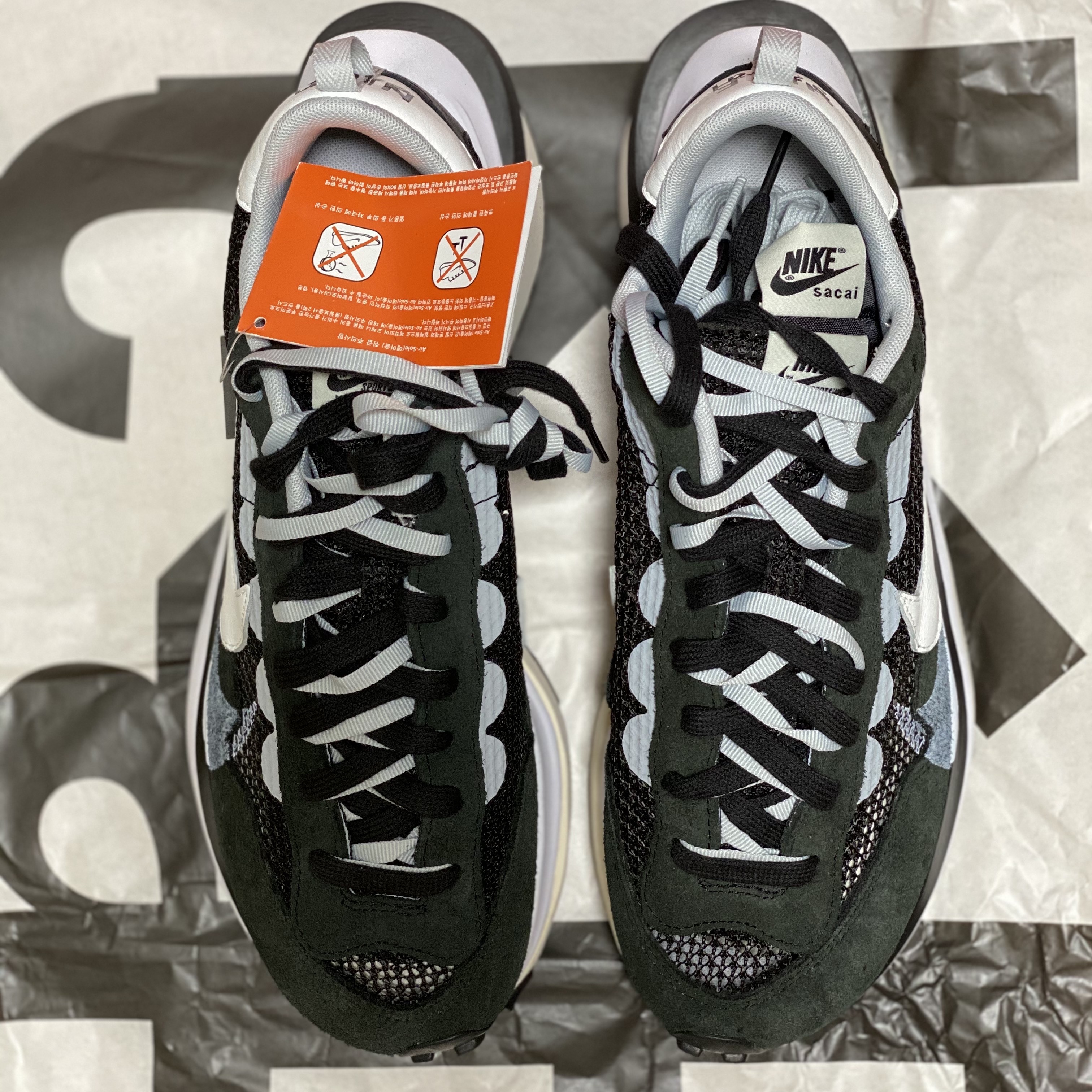 Nike x Sacai VaporWaffle Black White 착용 스타일 - 4