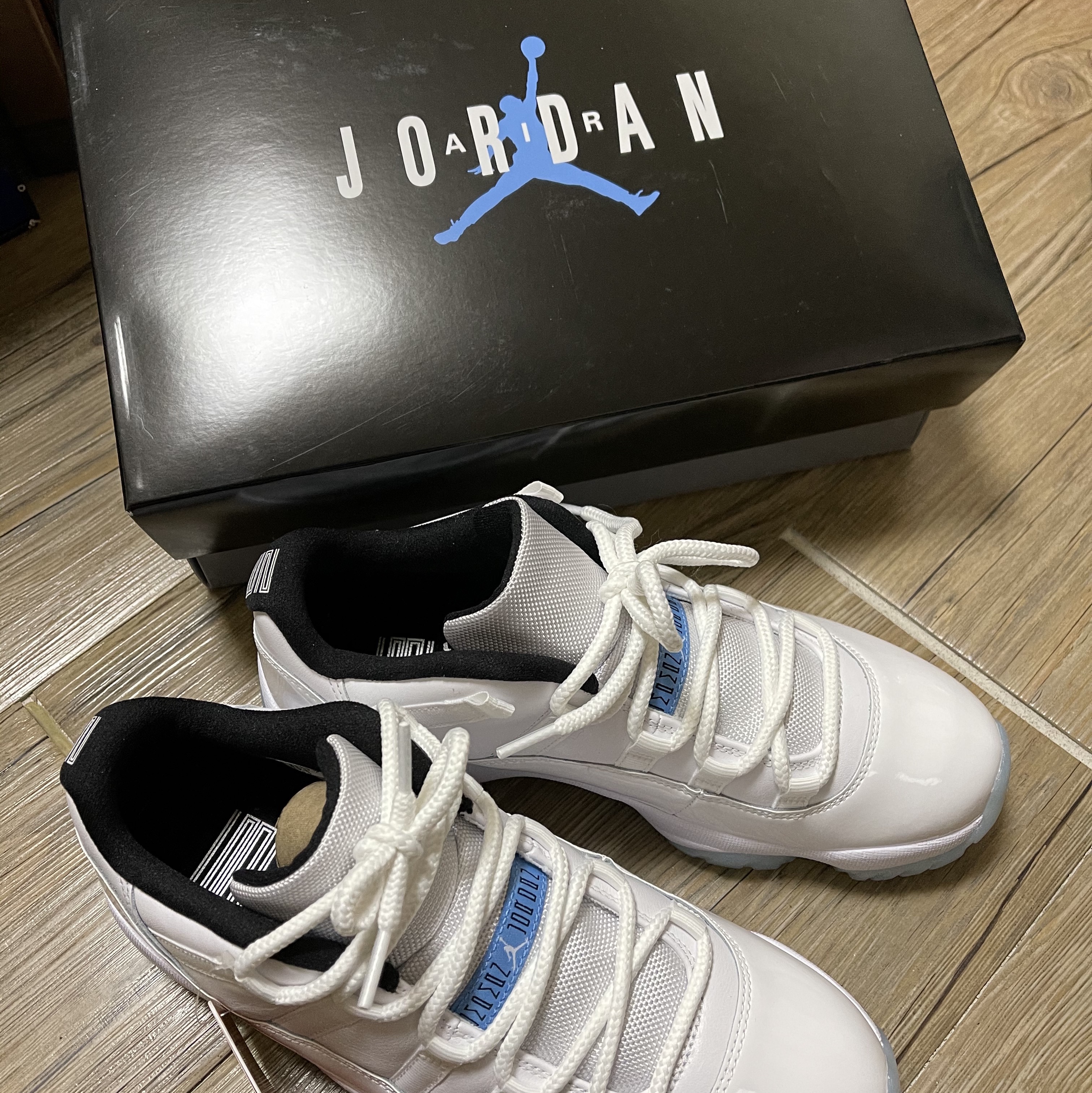 Jordan 11 Retro Low Legend Blue 착용 스타일 - 1
