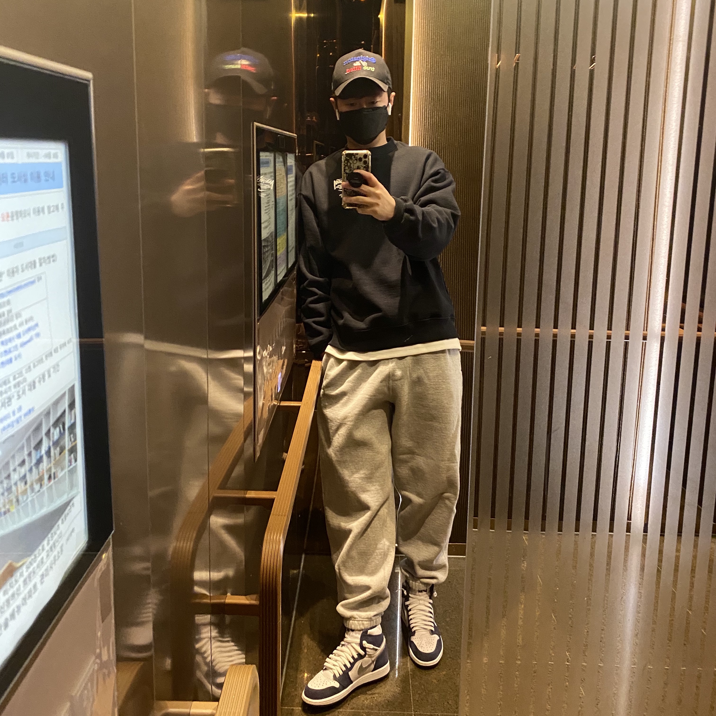 Jordan 1 Retro High OG CO.JP Midnight Navy, Nike x Stussy NRG ZR Fleece Crewneck Black - US/EU 착용 스타일