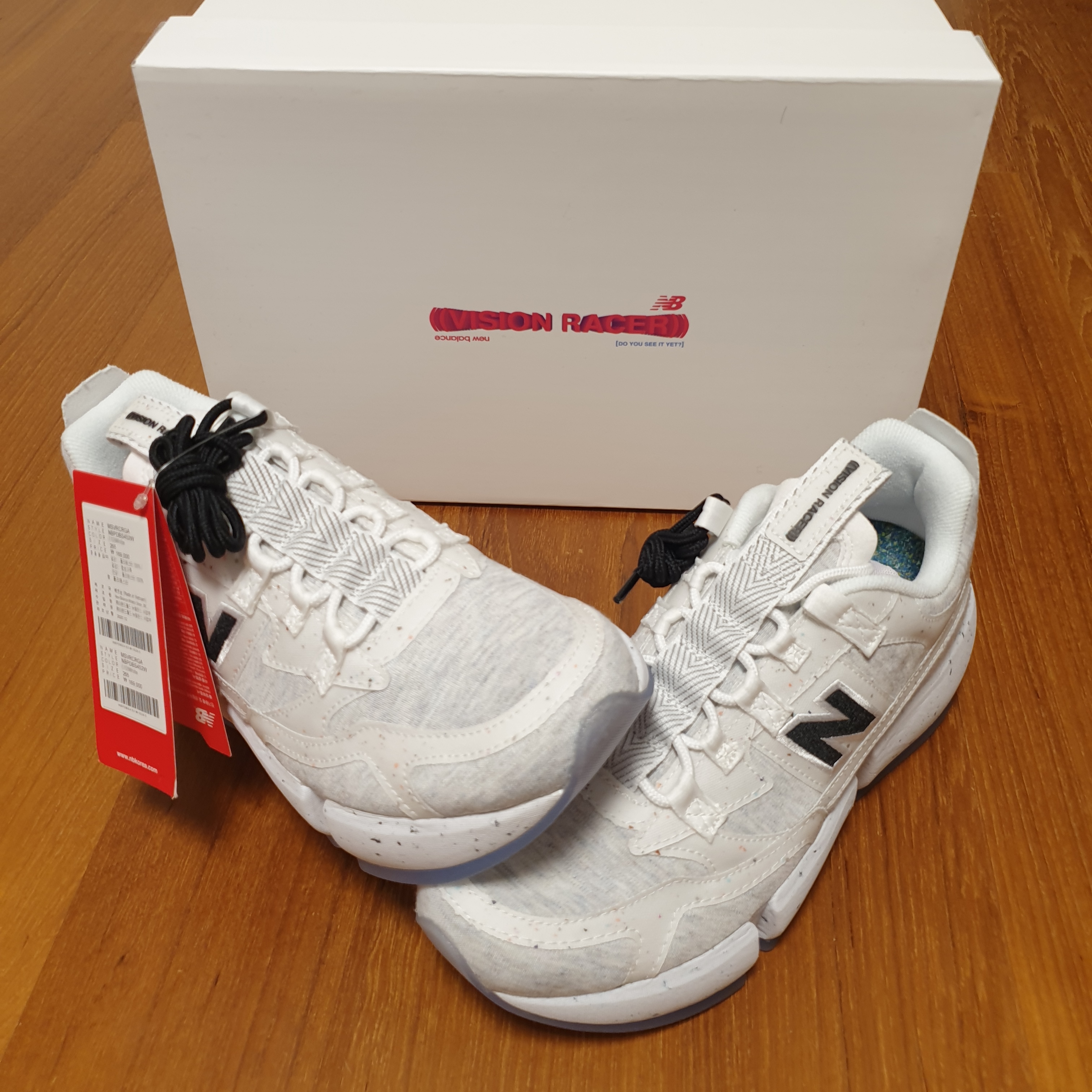 New Balance x Jaden Smith Vision Racer Natural 착용 스타일 - 3