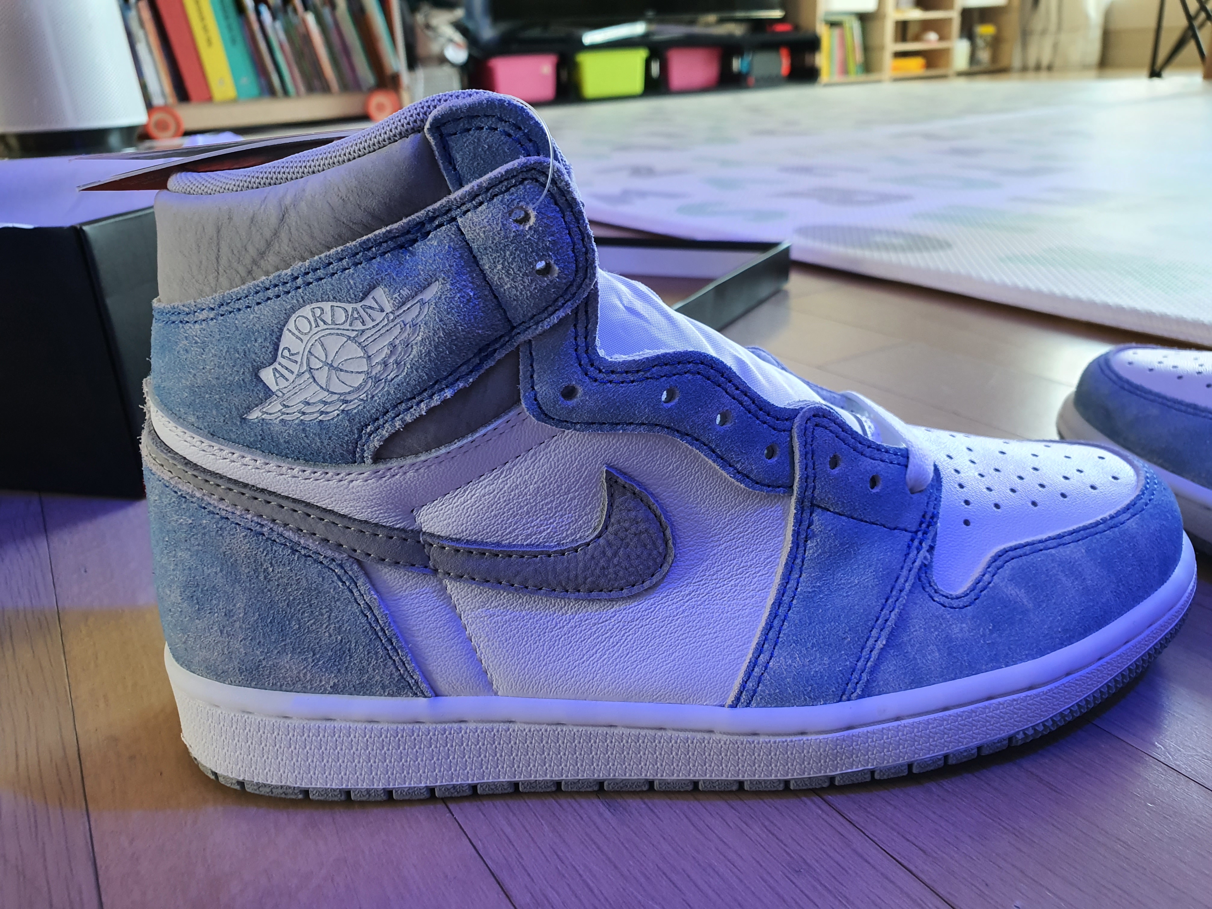 Jordan 1 Retro High OG Hyper Royal 착용 스타일 - 2