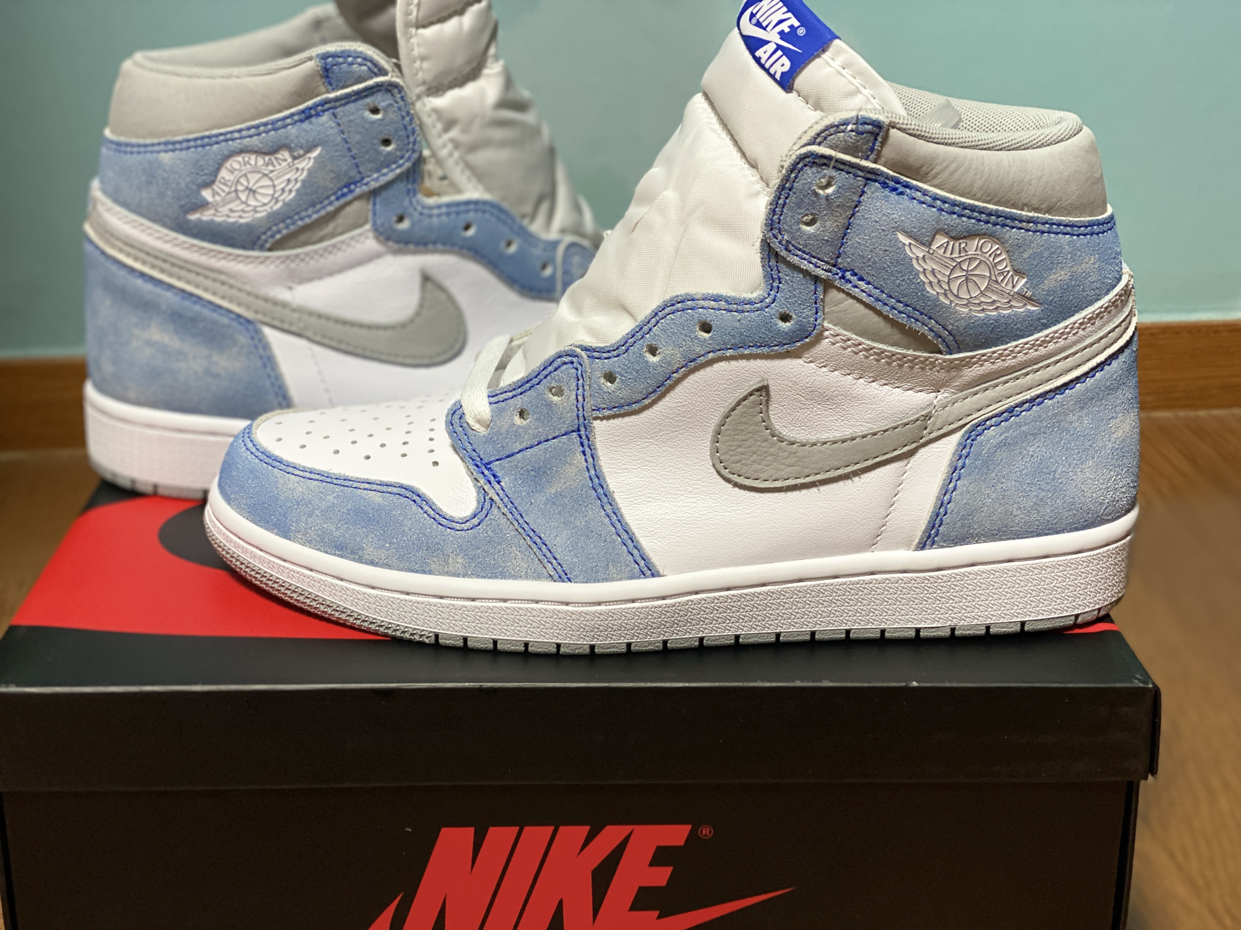 Jordan 1 Retro High OG Hyper Royal 착용 스타일