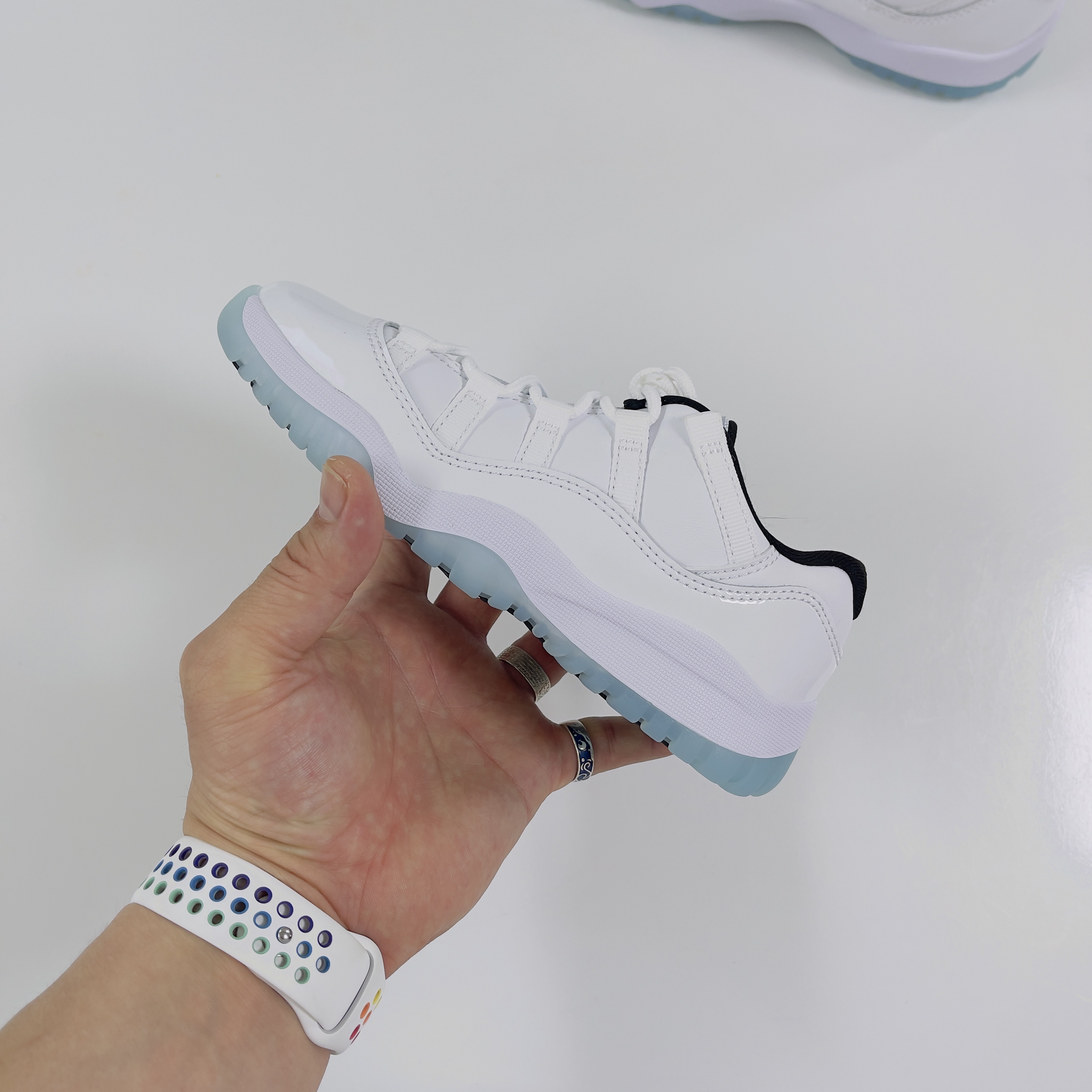 (PS) Jordan 11 Retro Low Legend Blue 착용 스타일 - 1