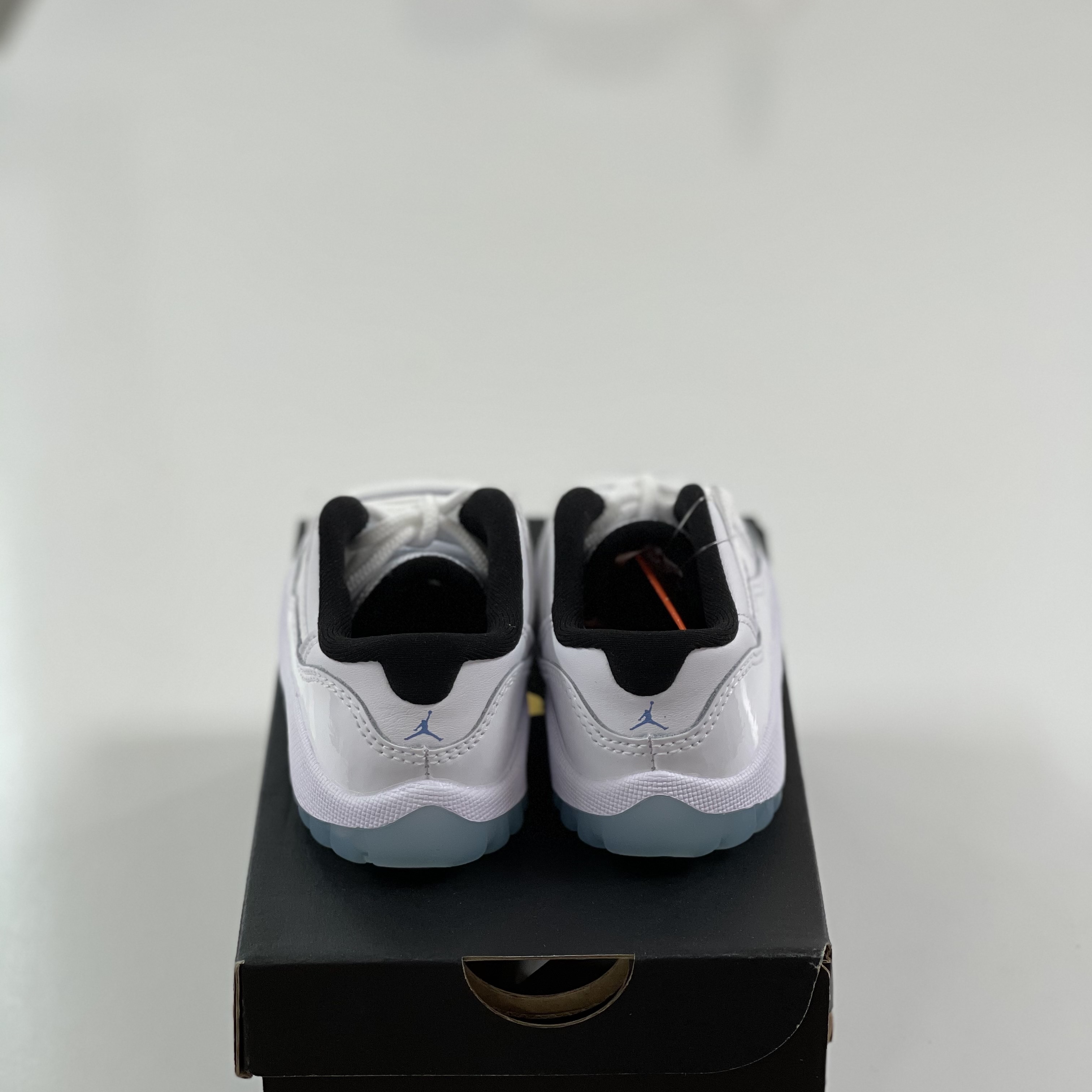 (TD) Jordan 11 Retro Low Legend Blue 착용 스타일 - 4