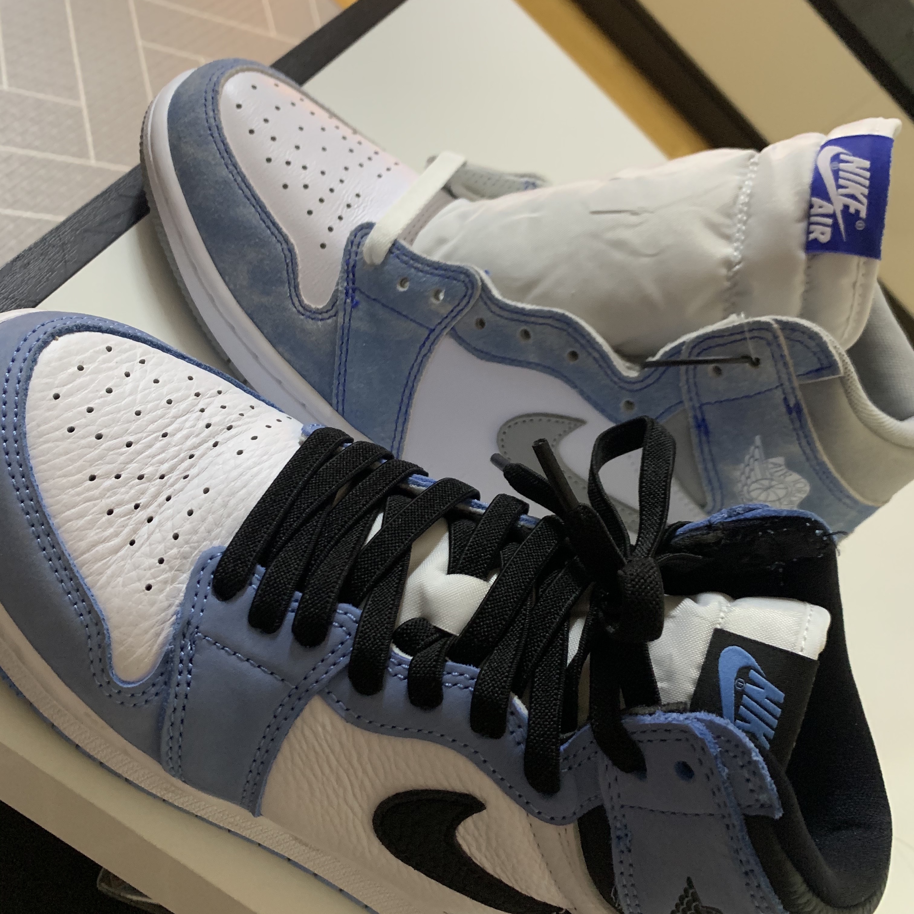 Jordan 1 Retro High OG University Blue, Jordan 1 Retro High OG Hyper Royal 착용 스타일