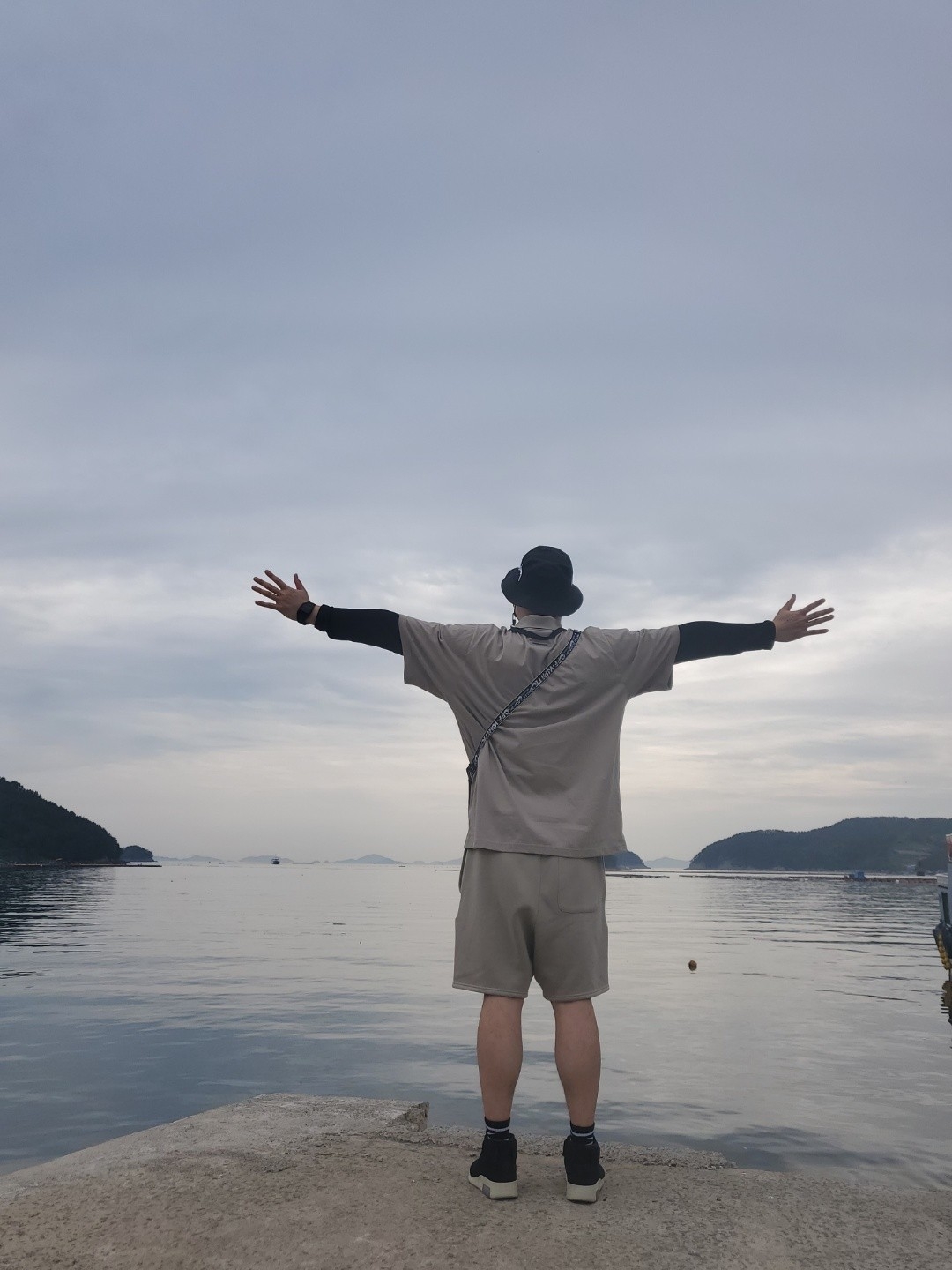 Nike x Fear of God Air Fear of God Raid Black, Essentials Short Sleeve Boxy Polo Olive/Khaki - 20FW 착용 스타일 - 1