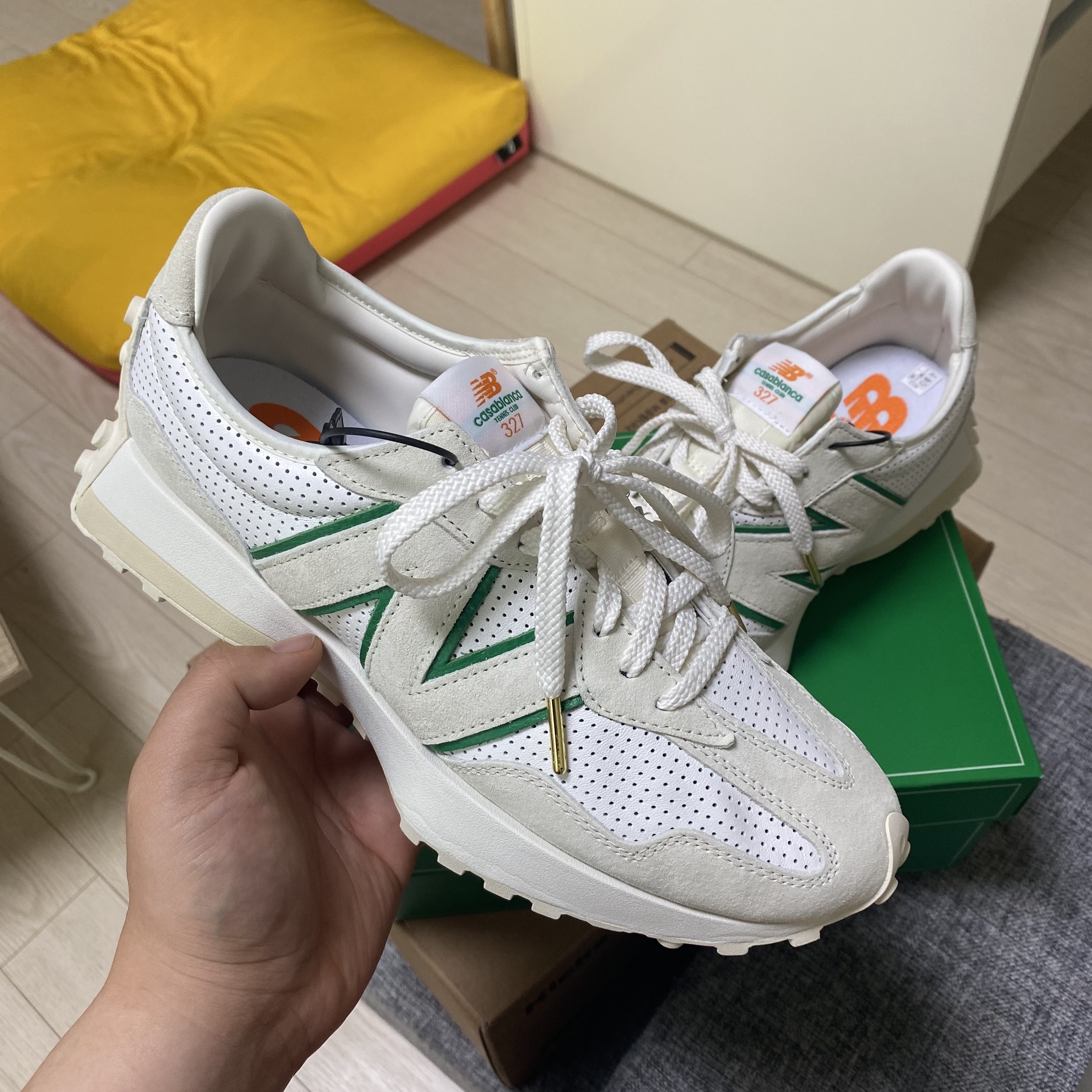 New Balance x Casablanca 327 Idealist Off White Green 착용 스타일