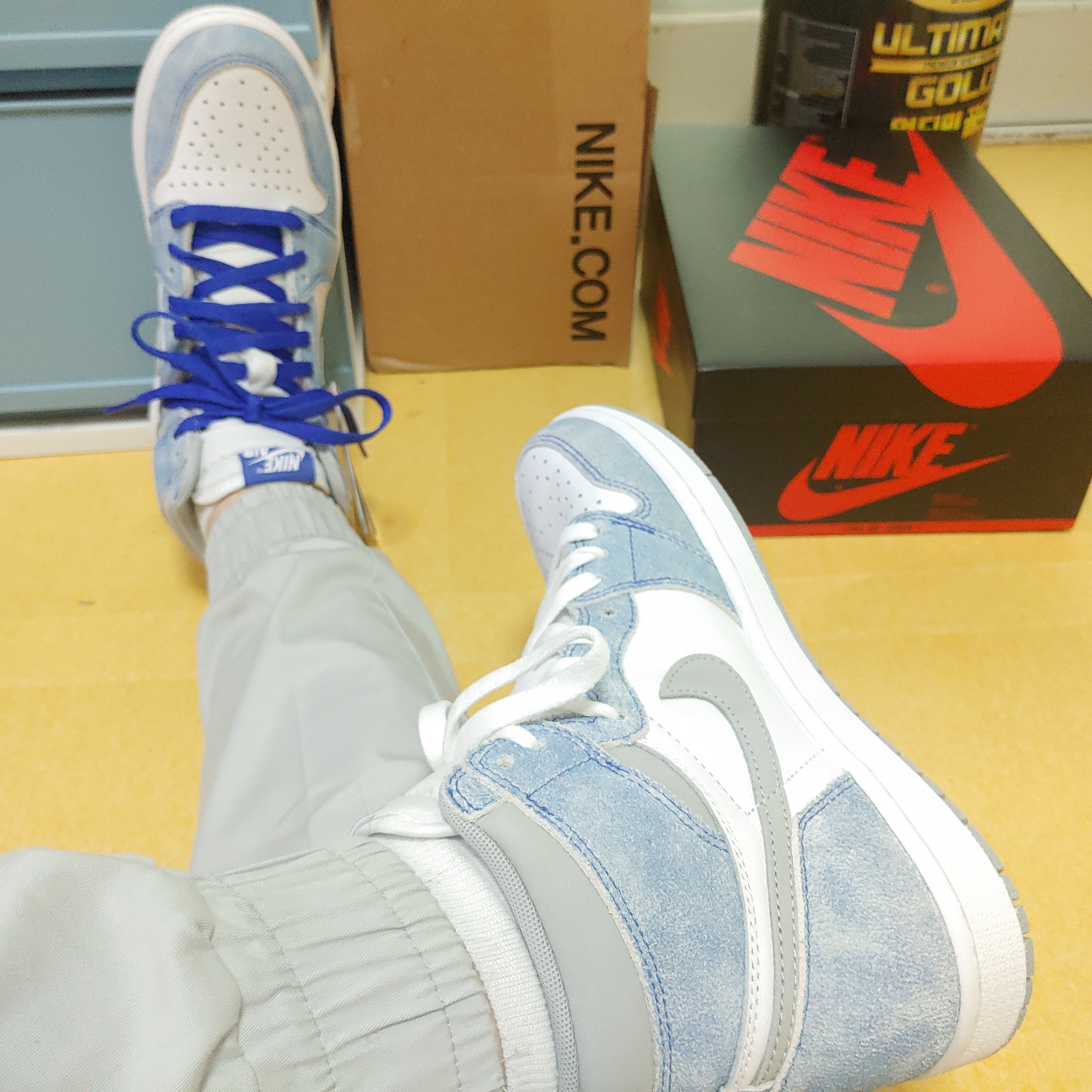 Jordan 1 Retro High OG Hyper Royal 착용 스타일 - 3