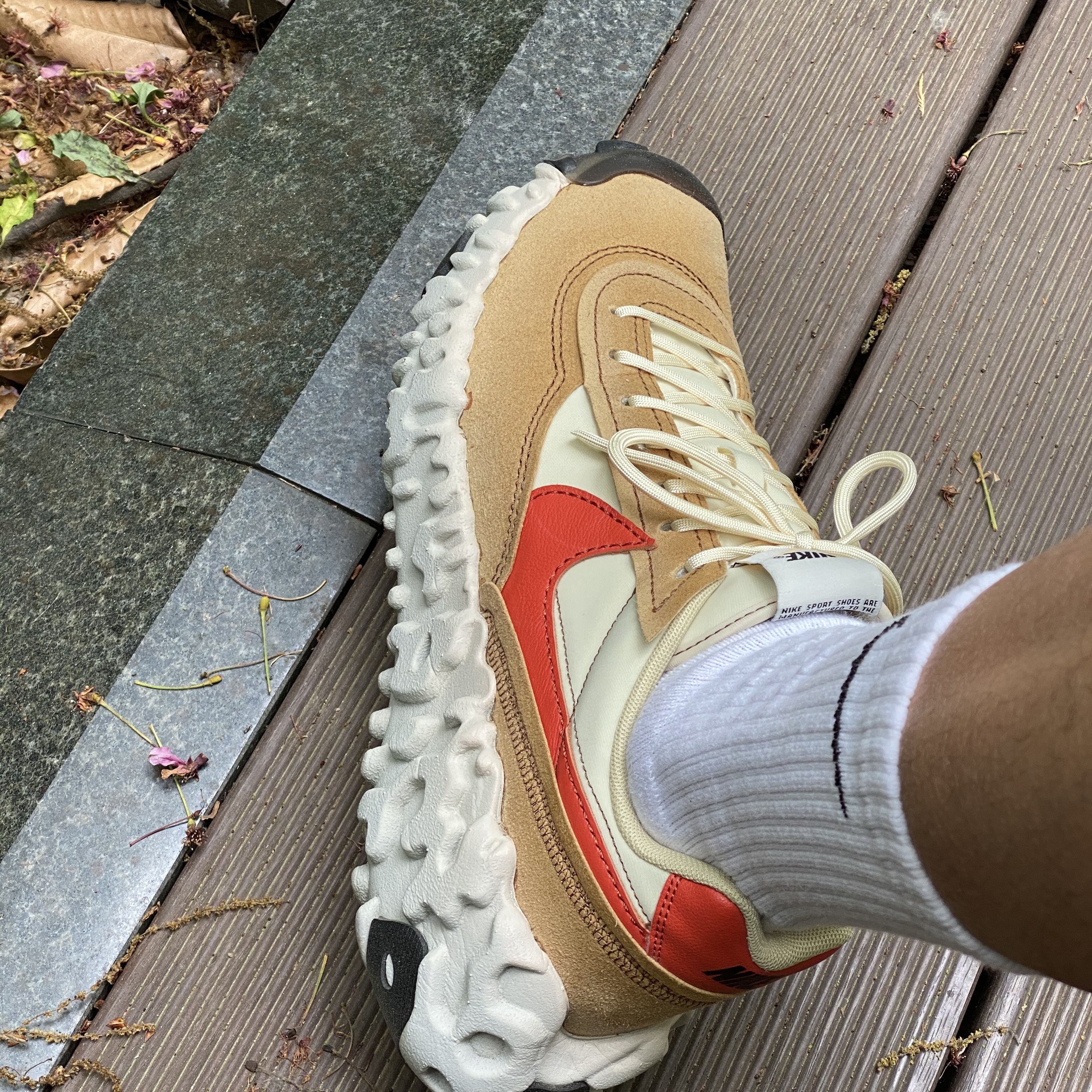 Nike Overbreak SP Fossil 착용 스타일