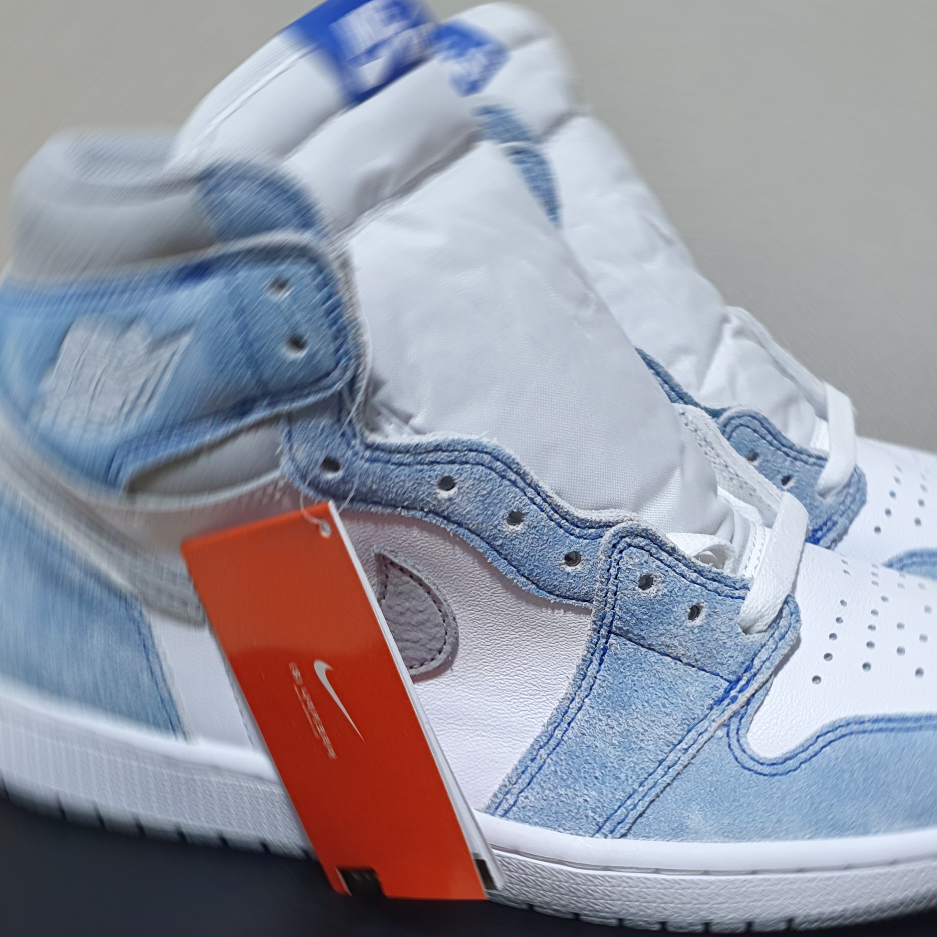 Jordan 1 Retro High OG Hyper Royal 착용 스타일 - 3