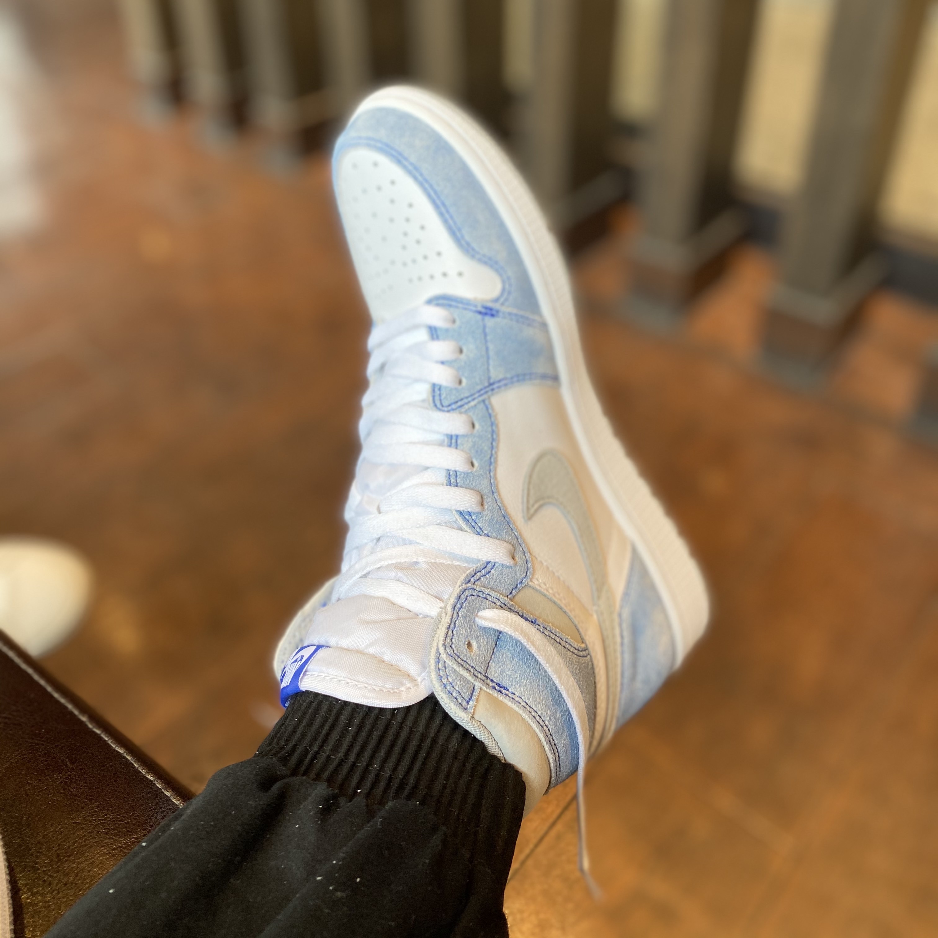 Jordan 1 Retro High OG Hyper Royal 착용 스타일 - 3