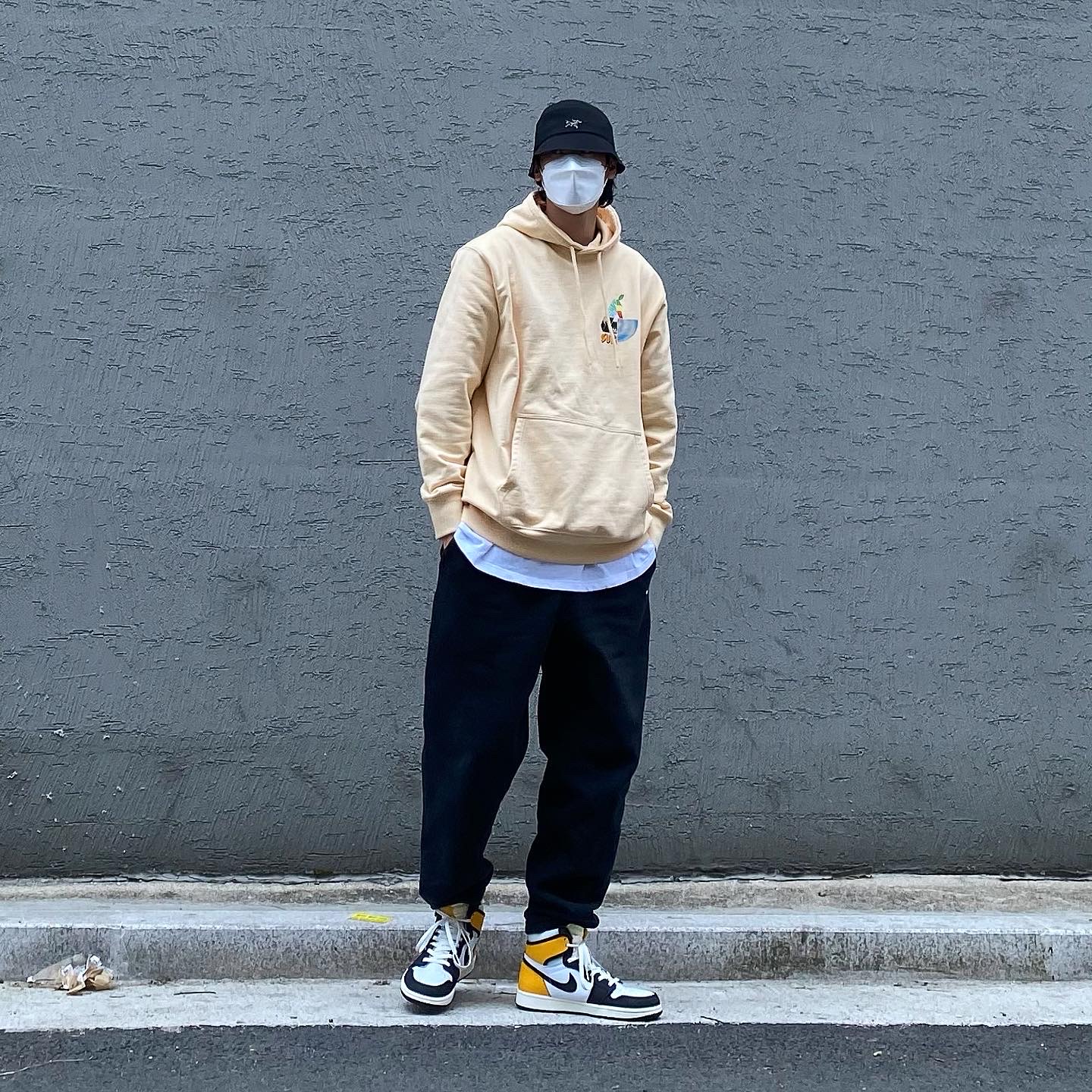 Jordan 1 Retro High OG Volt Gold, Palace Mix Up Hood Yellow - 21SS 착용 스타일 - 2