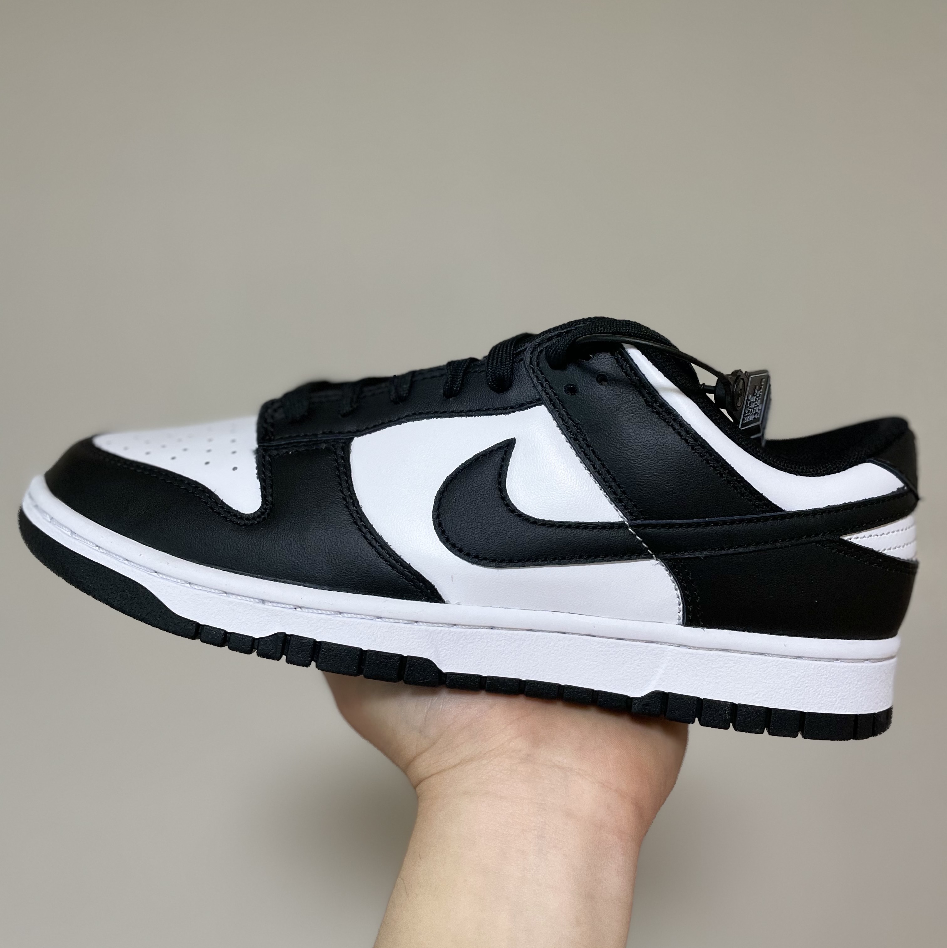 Nike Dunk Low Retro Black 착용 스타일 - 1
