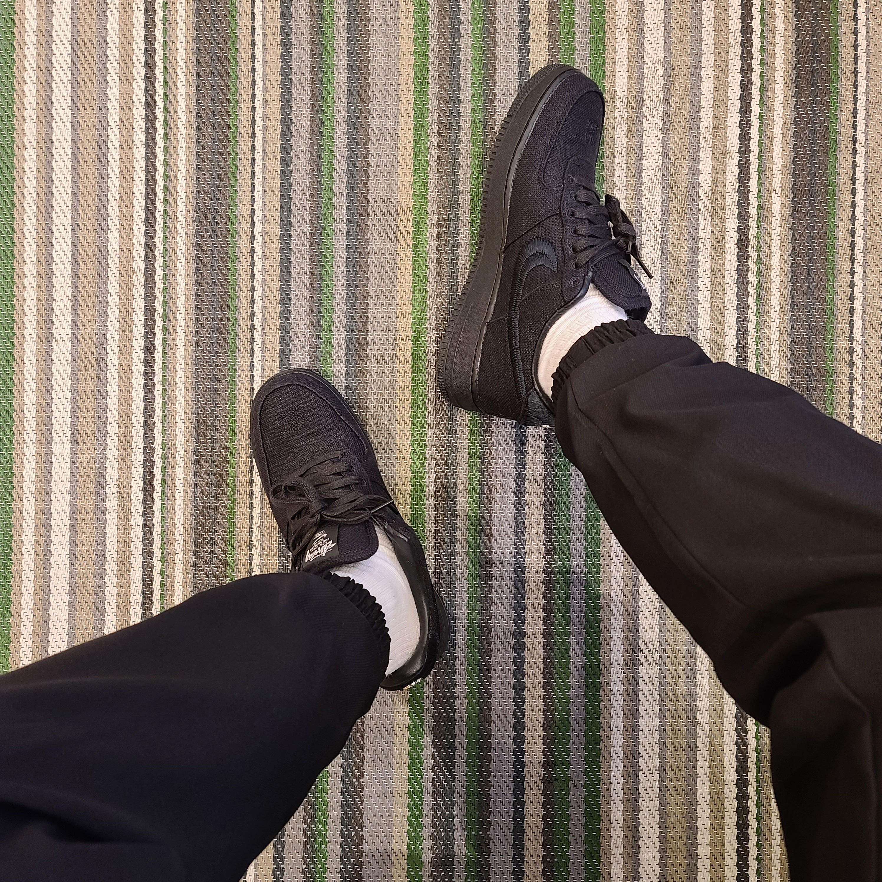 Nike x Stussy Air Force 1 Low Triple Black 착용 스타일