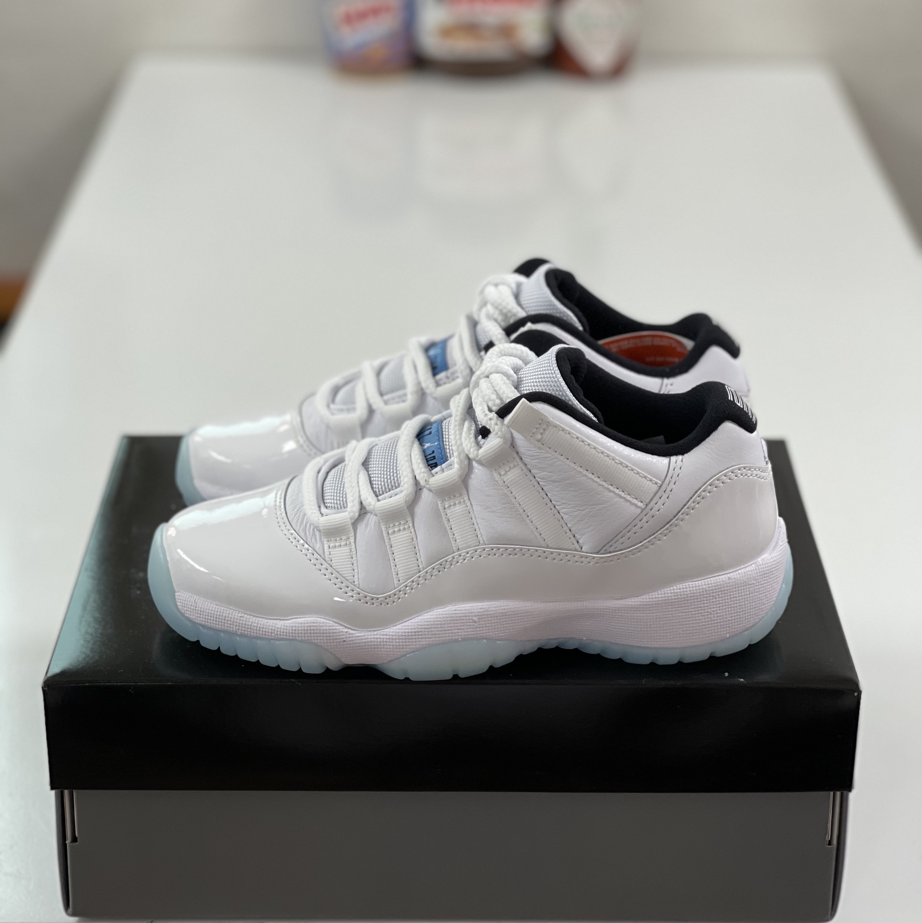 (GS) Jordan 11 Retro Low Legend Blue 착용 스타일 - 2