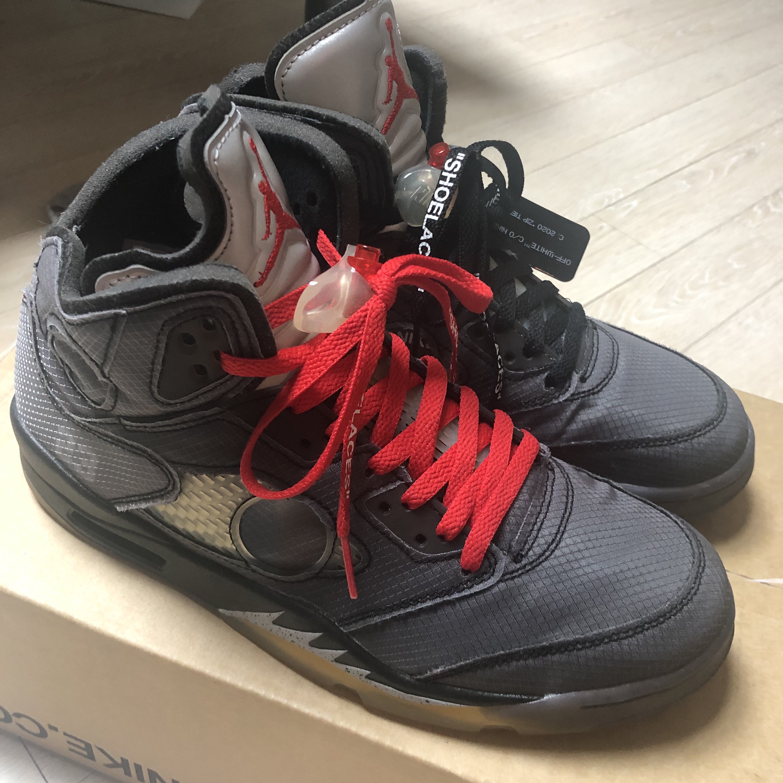 Jordan 5 x Off-White Retro SP Black Muslin 착용 스타일 - 2