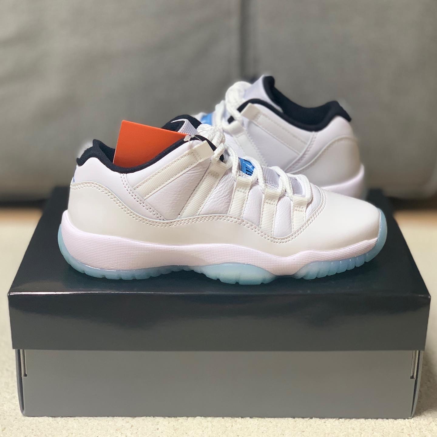 (GS) Jordan 11 Retro Low Legend Blue 착용 스타일 - 1
