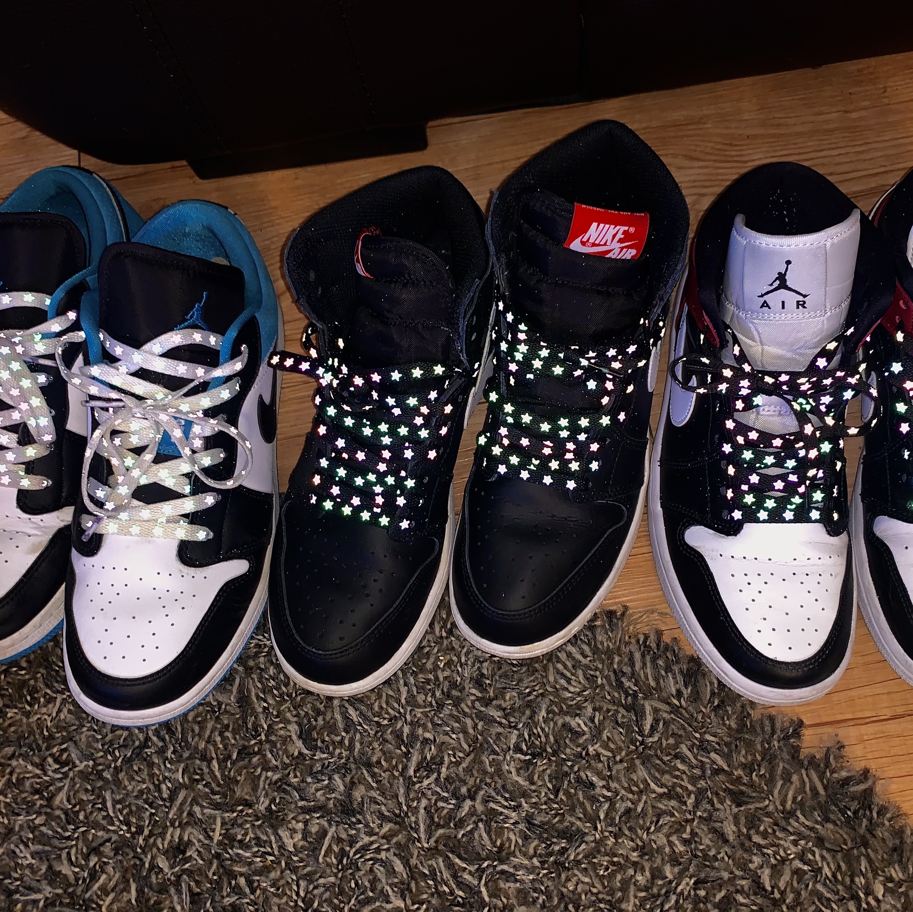 Jordan 1 Low SE Laser Blue, Jordan 1 Retro High OG Yin Yang Black 착용 스타일