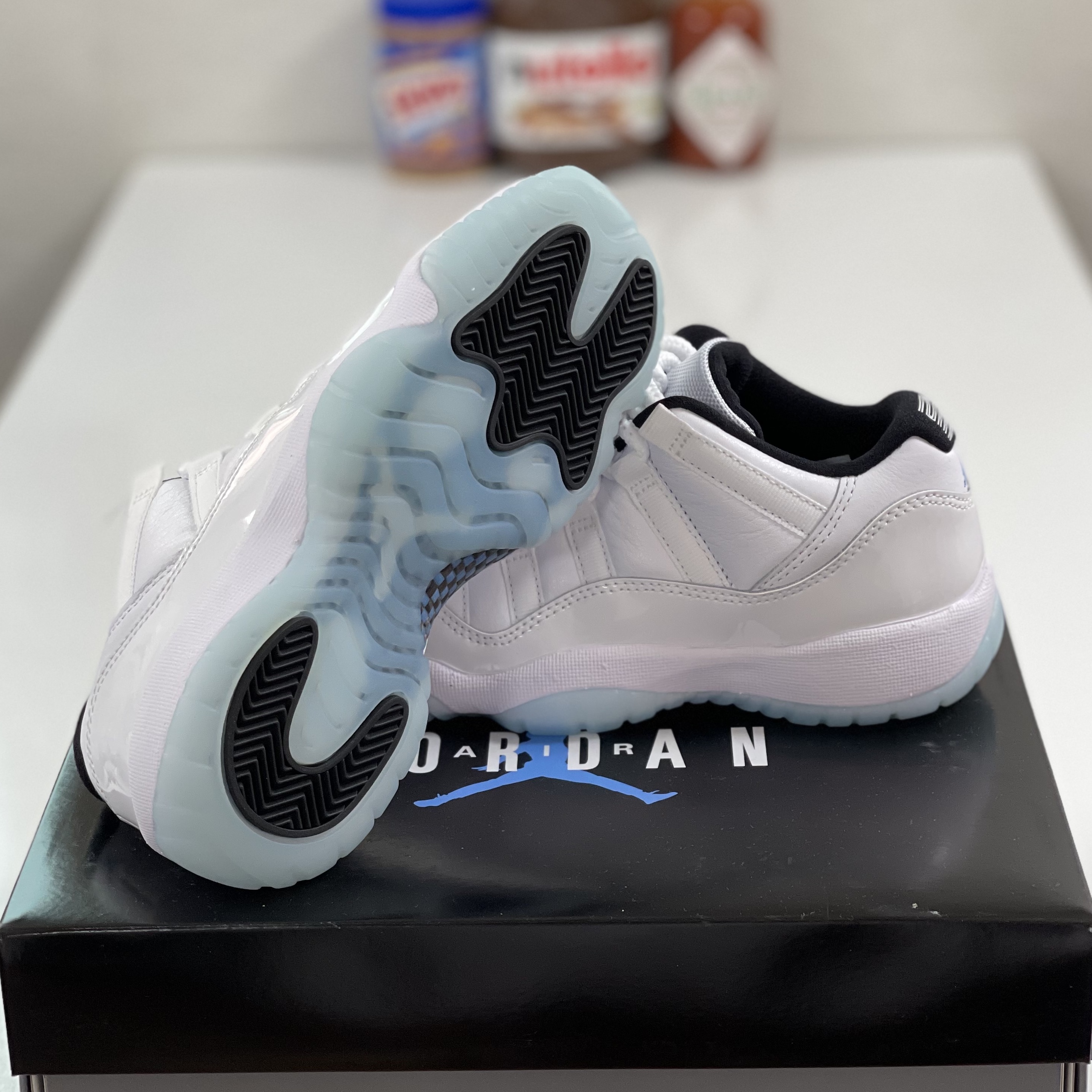 (GS) Jordan 11 Retro Low Legend Blue 착용 스타일 - 5