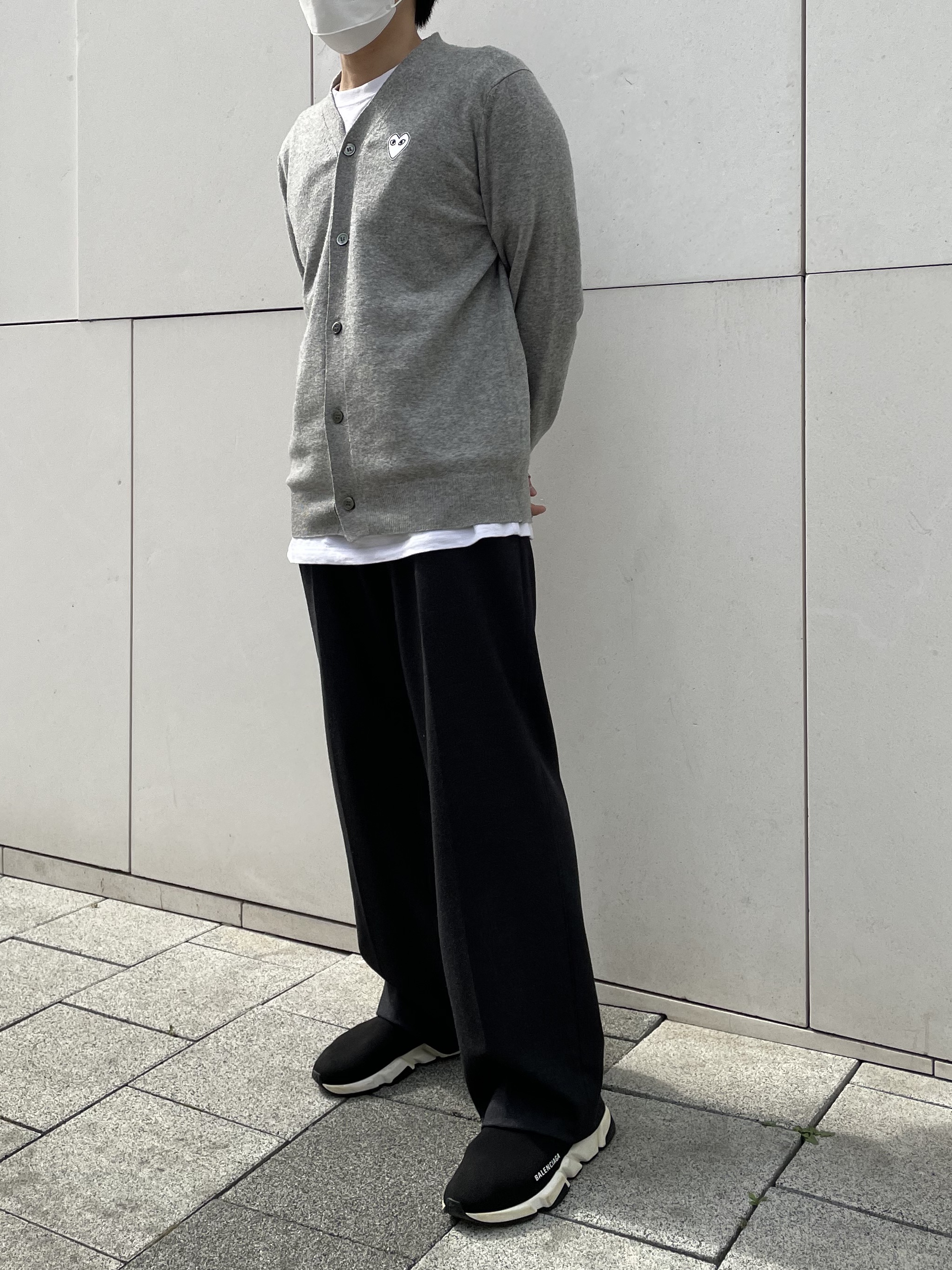 Balenciaga Speed Trainer Black White 2019, Play Comme des Garcons White Heart Knit Cardigan Dark Grey 착용 스타일