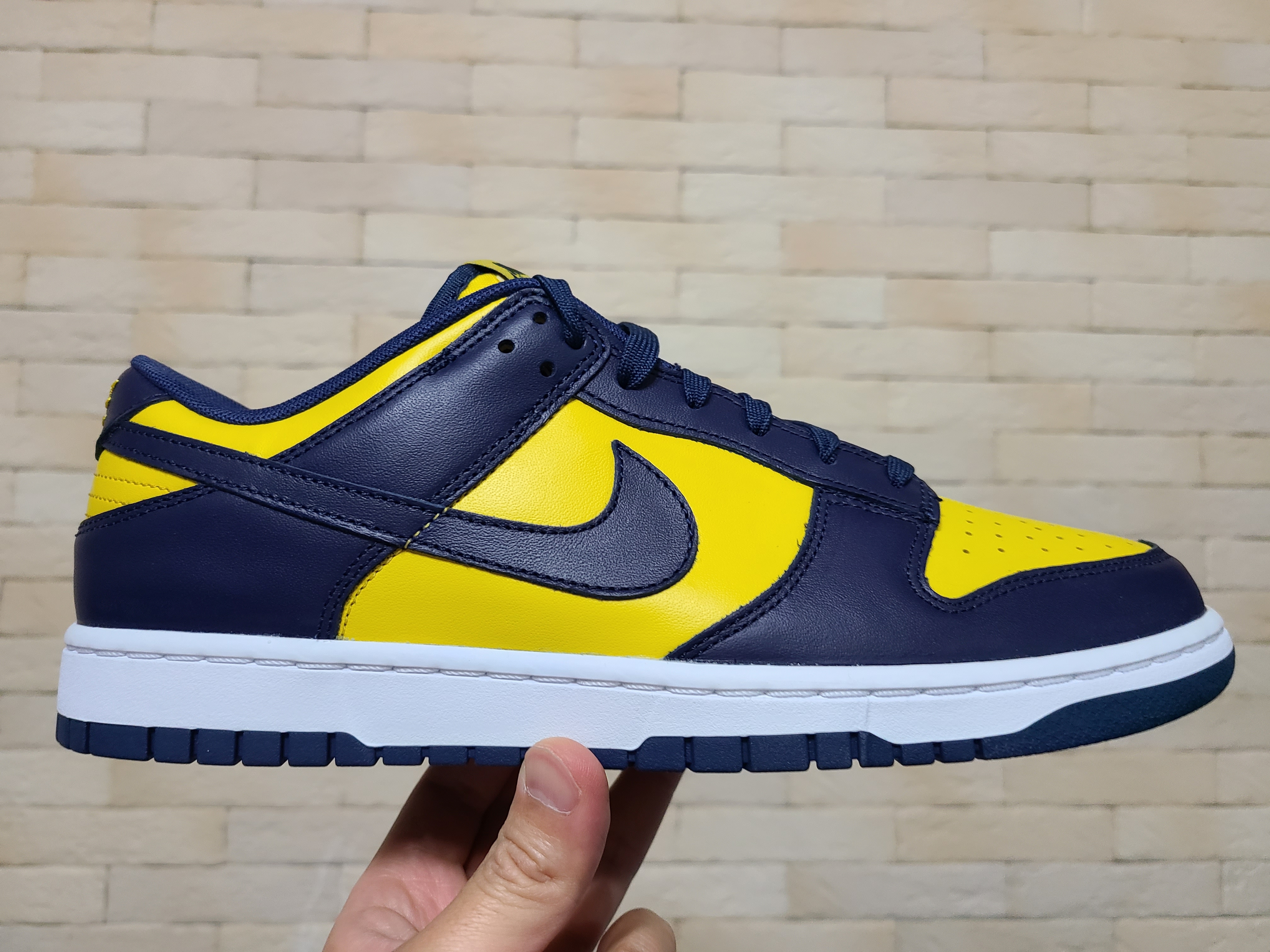 Nike Dunk Low Retro Varsity Maize, Nike Dunk High SP Maize & Blue 착용 스타일 - 2