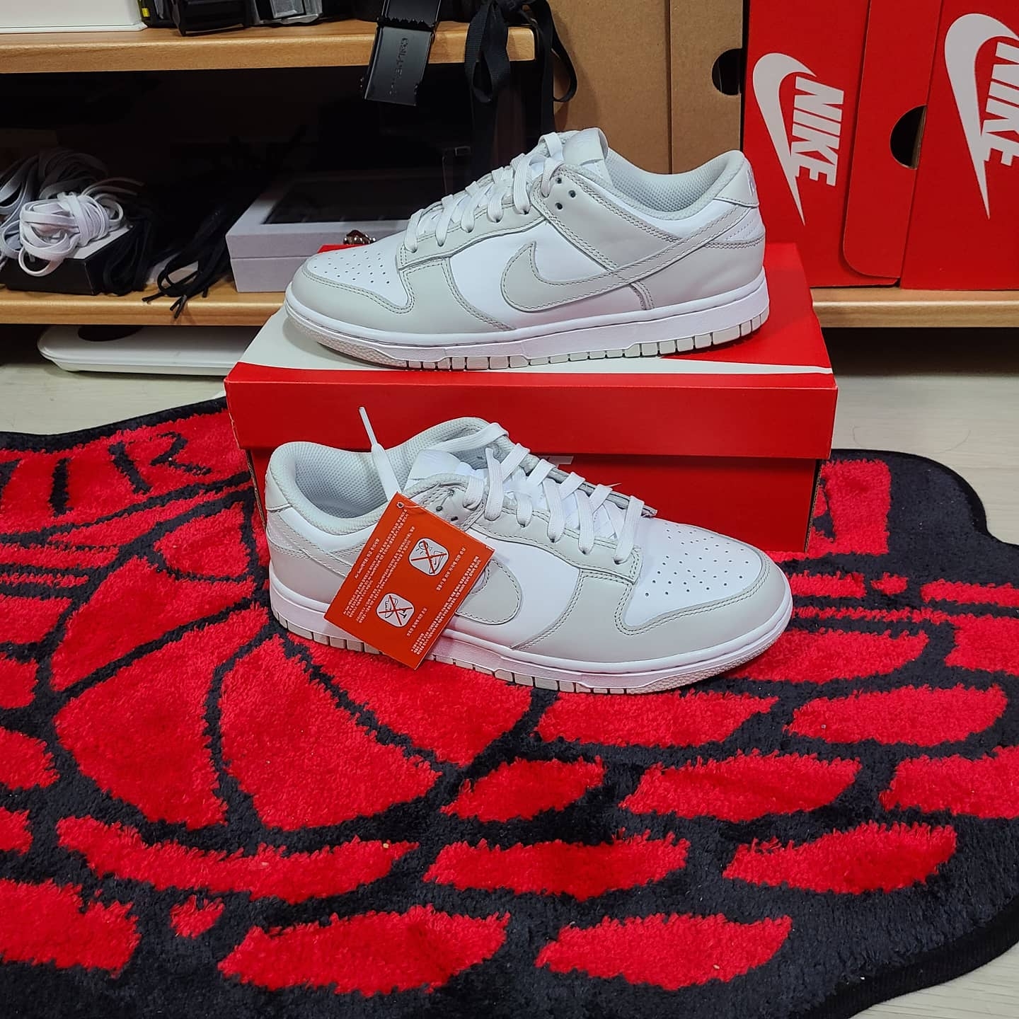 (W) Nike Dunk Low Photon Dust, Nike Dunk High Retro Vast Grey 착용 스타일 - 2