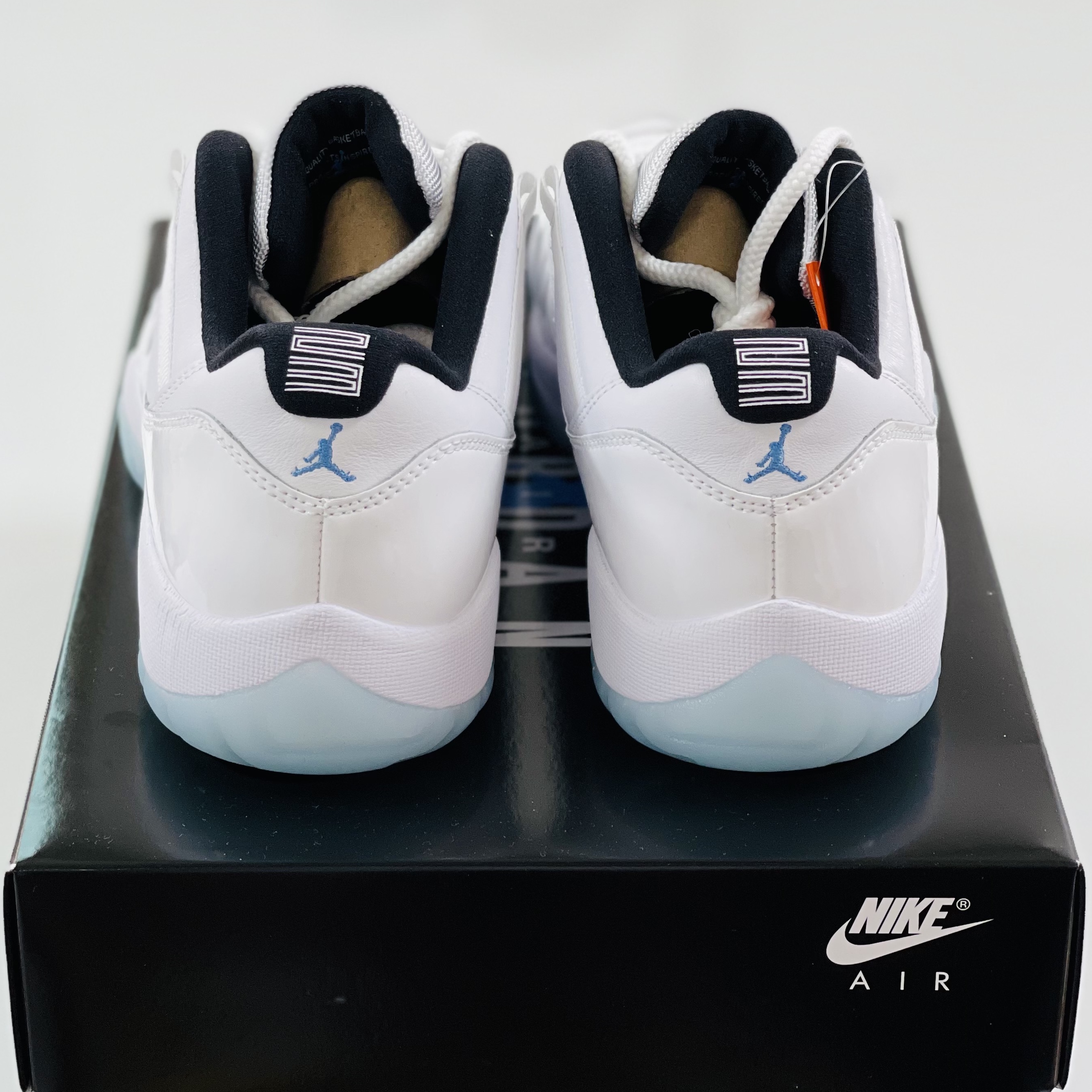 Jordan 11 Retro Low Legend Blue 착용 스타일 - 4
