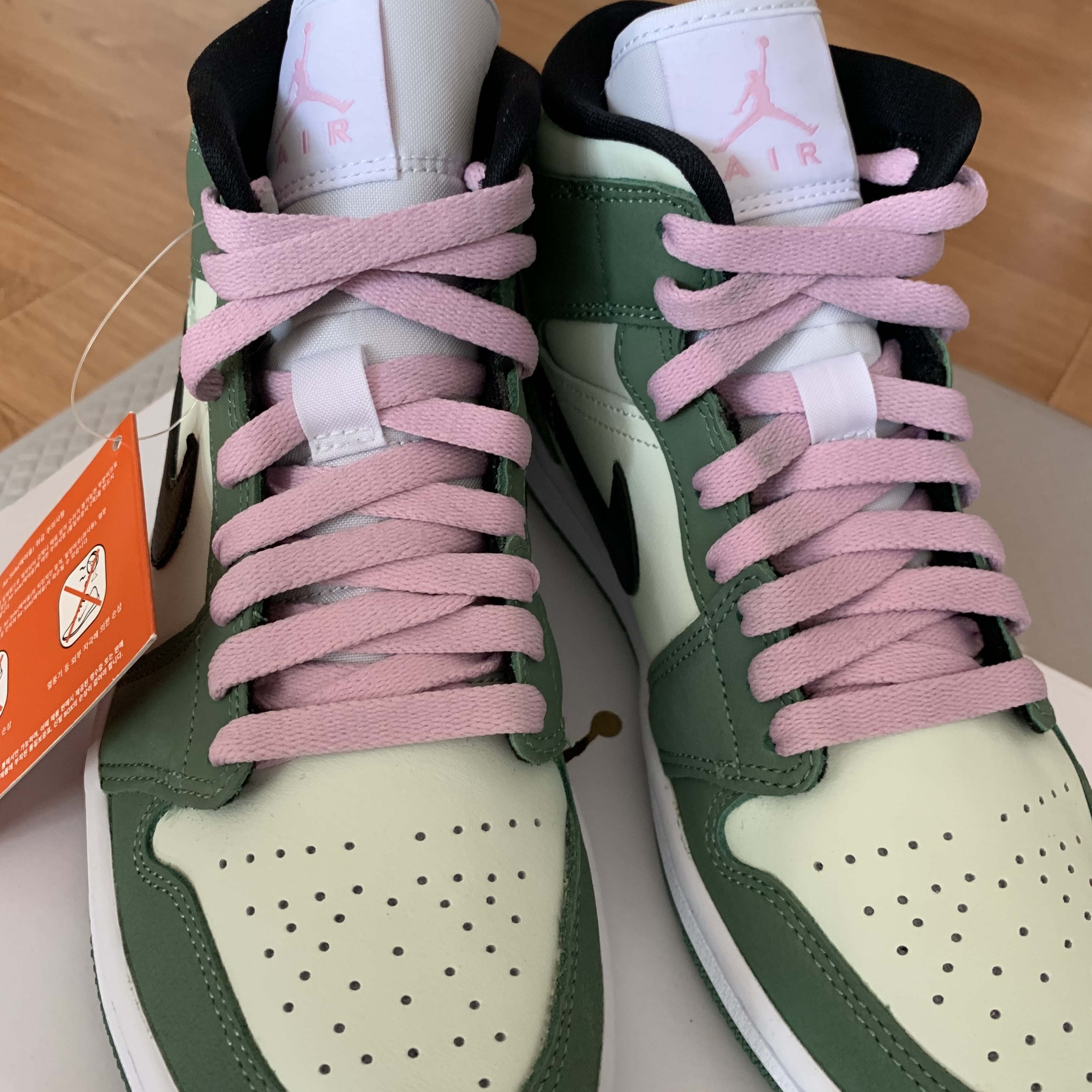 (W) Jordan 1 Mid SE Dutch Green 착용 스타일 - 5