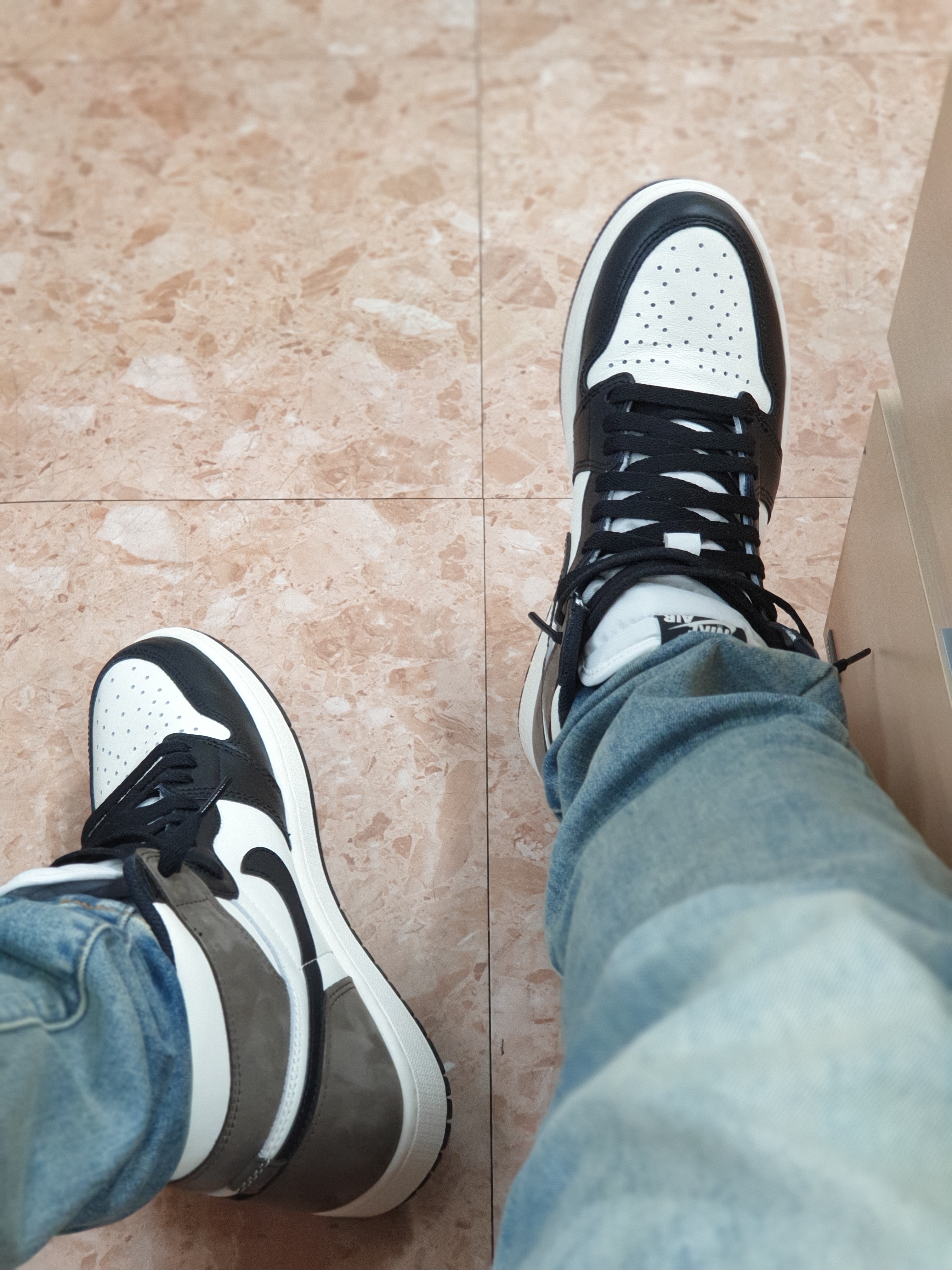 Jordan 1 Retro High OG Black Mocha 착용 스타일