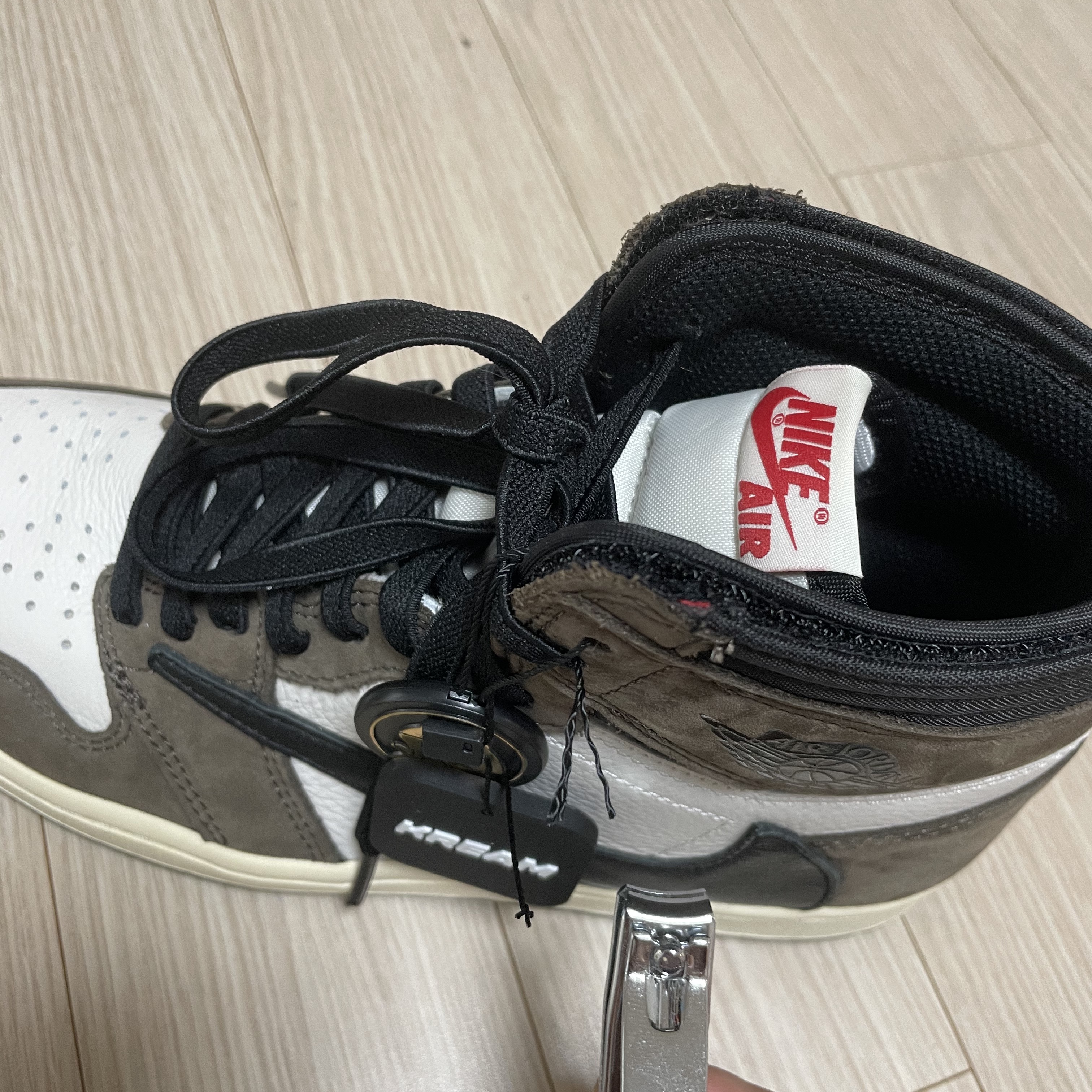 Jordan 1 x Travis Scott Retro High OG SP Mocha, Nike x Cav Empt Track Pants Navy 착용 스타일 - 4