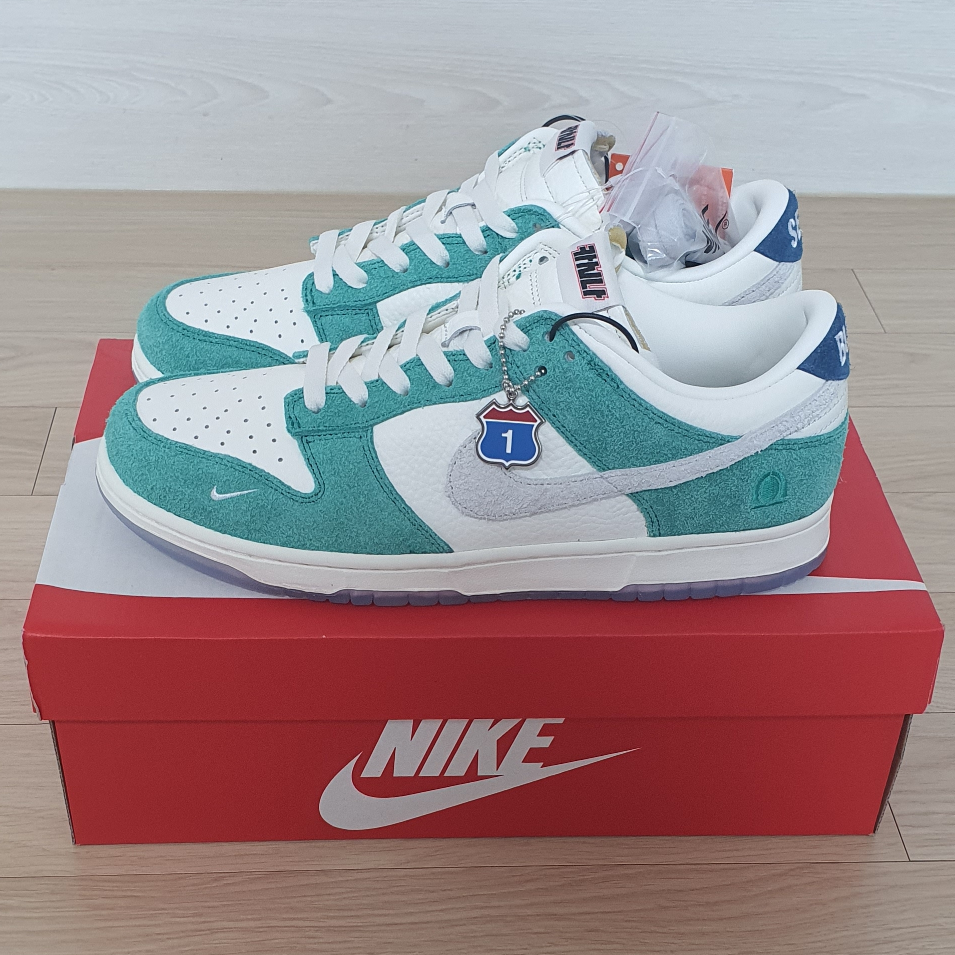 Nike x Kasina Dunk Low Road Sign - Kasina Exclusive 착용 스타일 - 4
