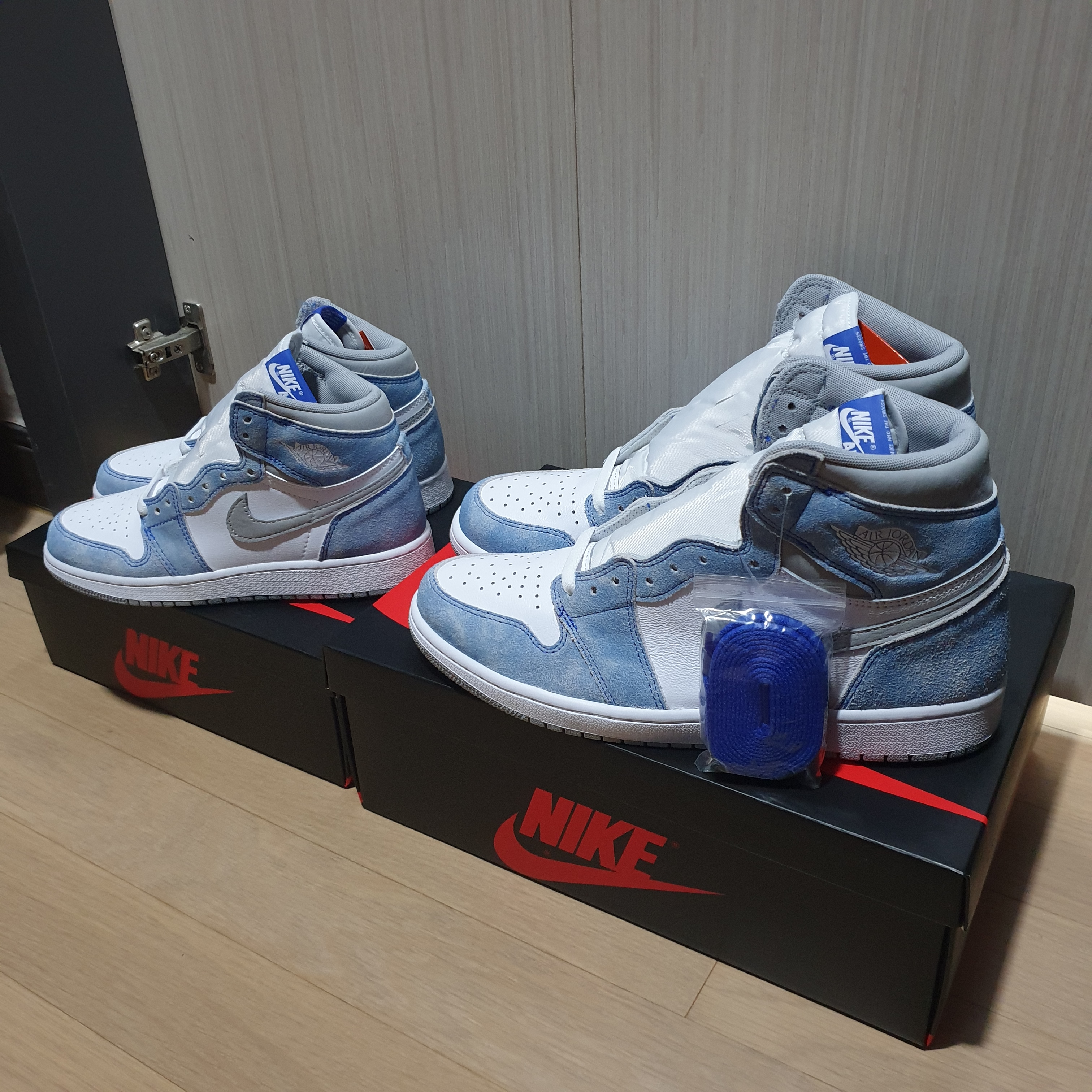 (GS) Jordan 1 Retro High OG Hyper Royal, Jordan 1 Retro High OG Hyper Royal 착용 스타일 - 1