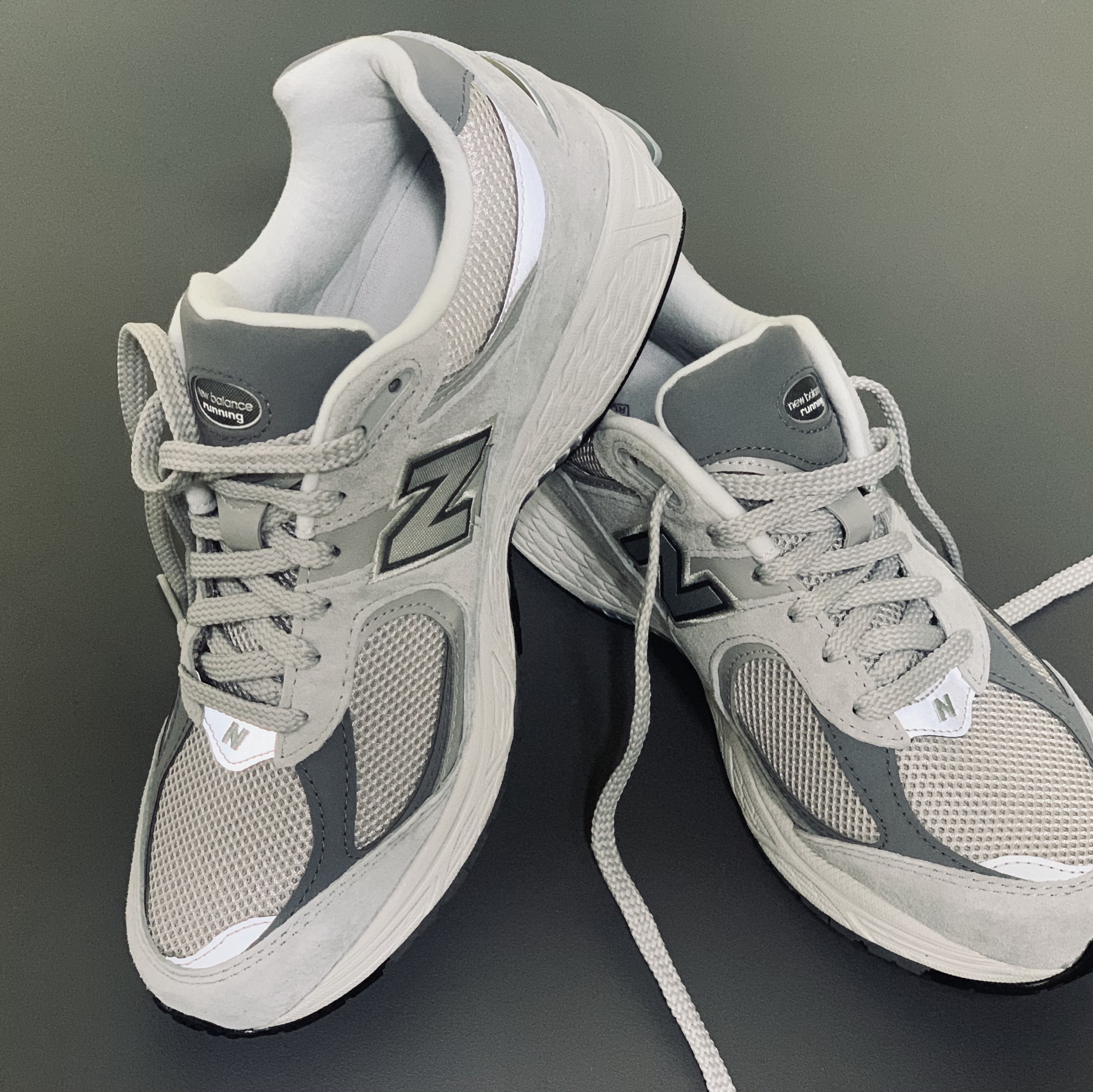 New Balance 2002R T2 Gray 착용 스타일