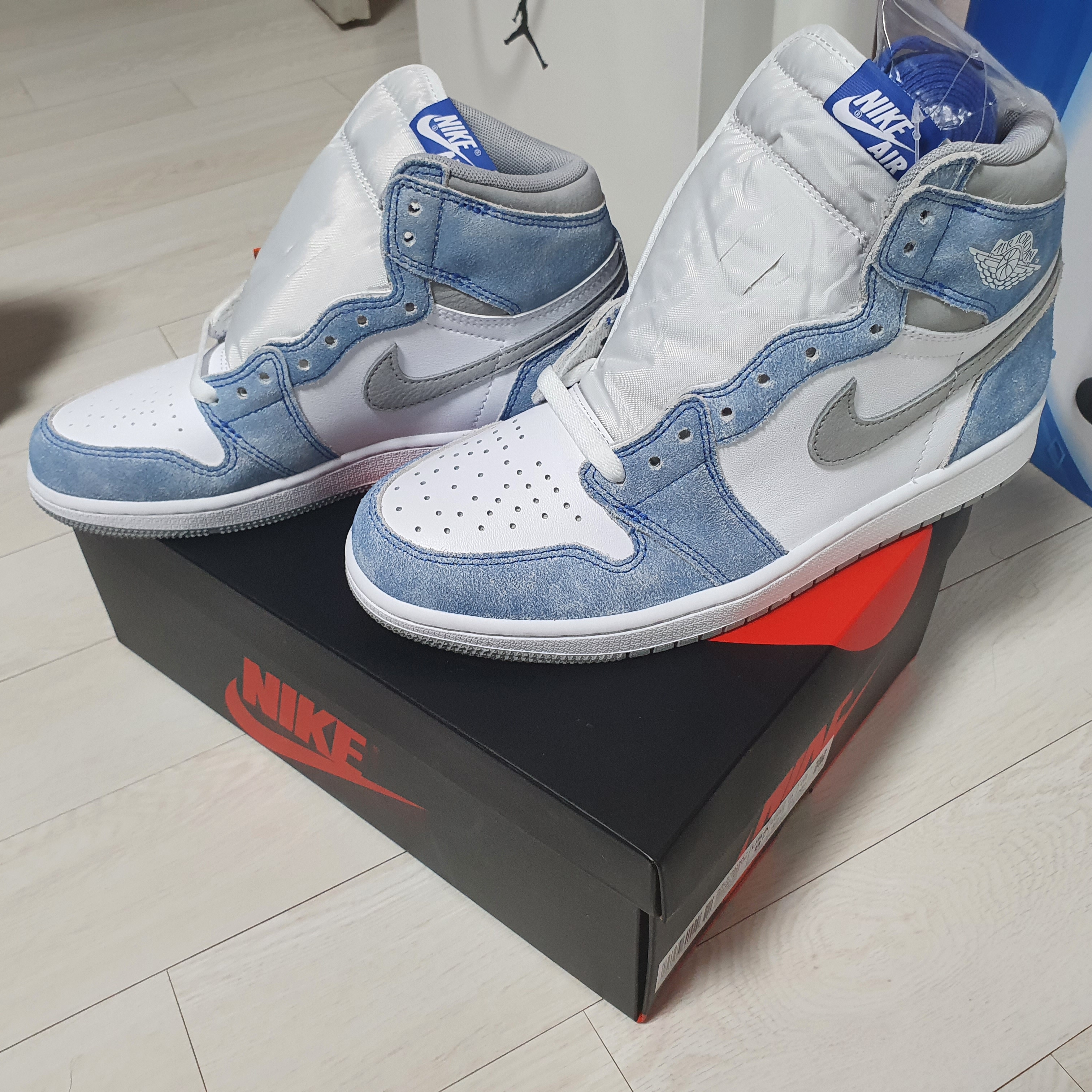 Jordan 1 Retro High OG Hyper Royal, (GS) Jordan 1 Retro High OG Hyper Royal 착용 스타일 - 2