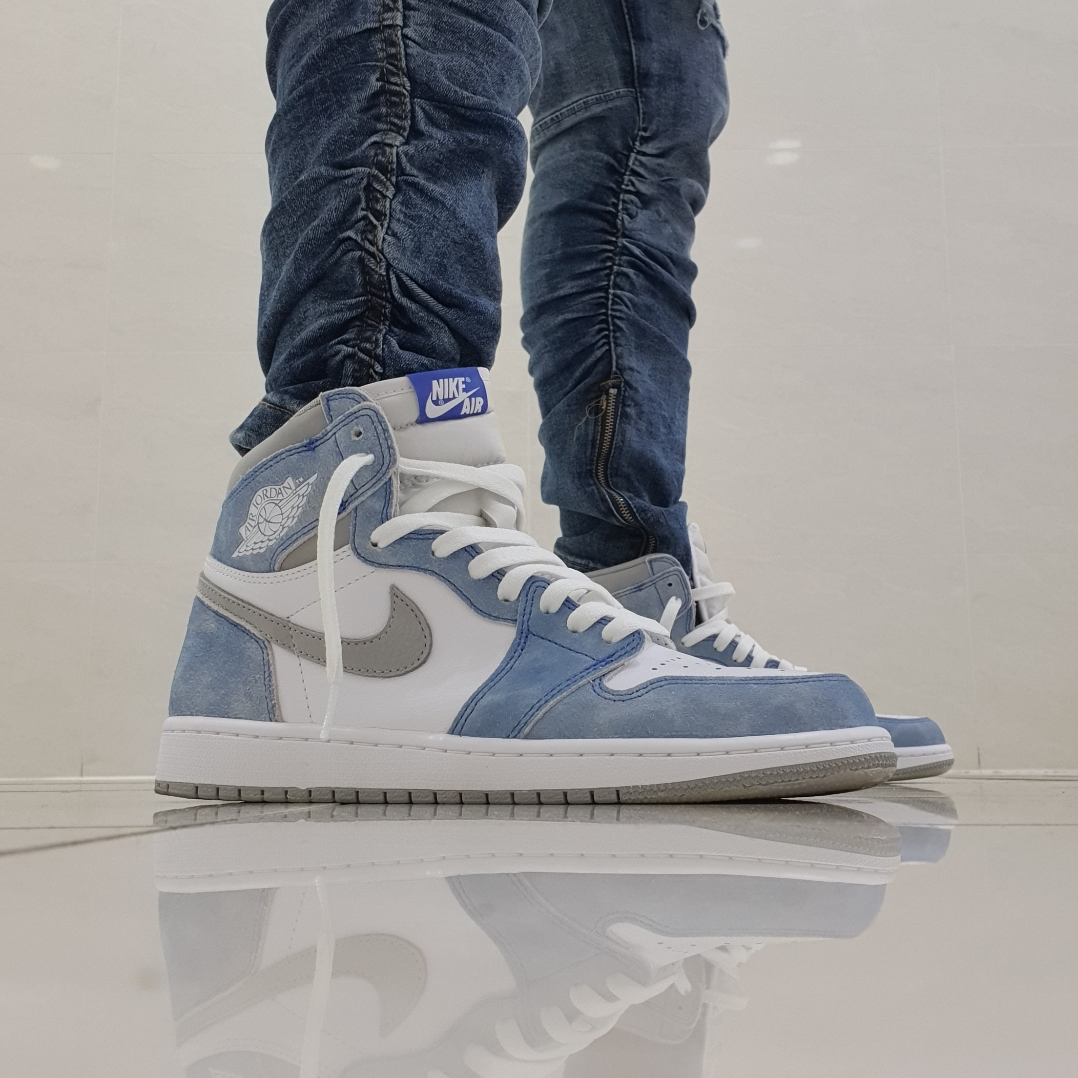 Jordan 1 Retro High OG Hyper Royal 착용 스타일 - 2