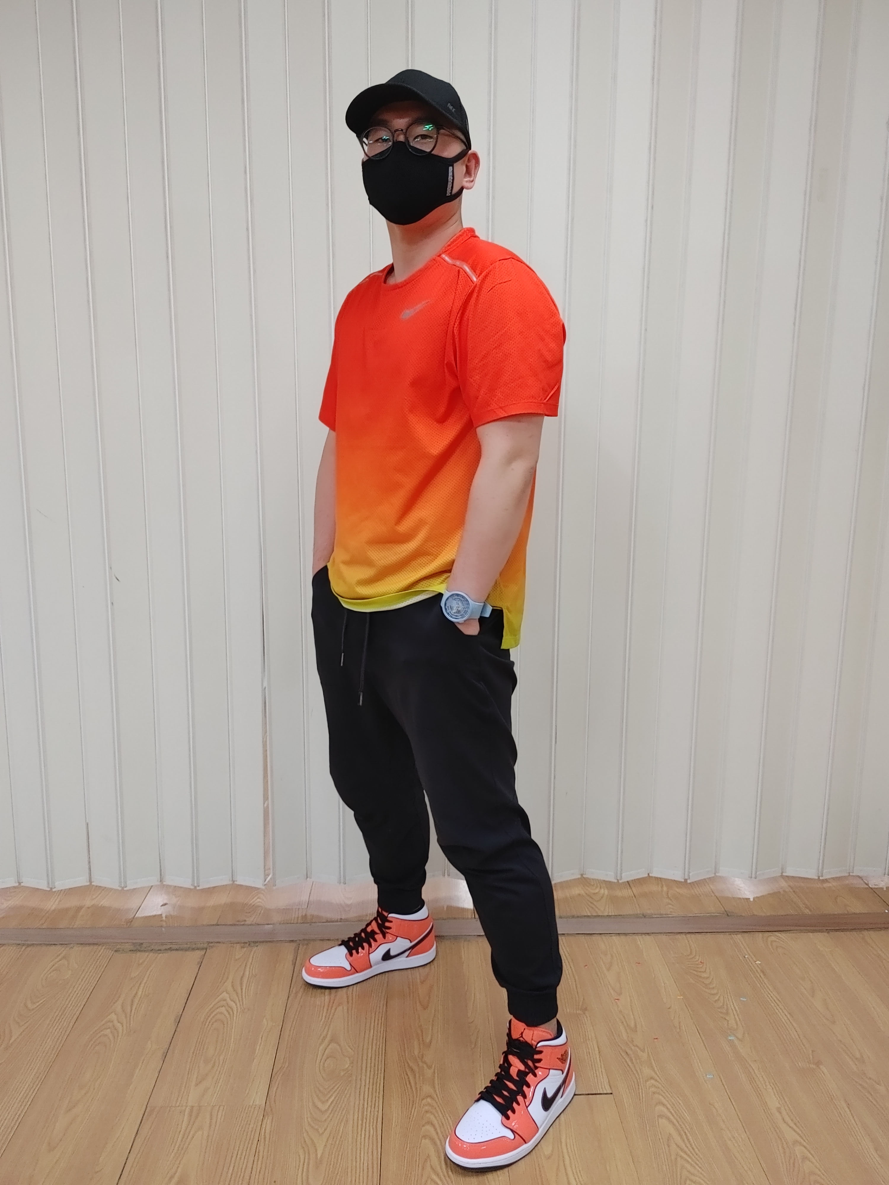 Jordan 1 Mid SE Turf Orange 착용 스타일 - 1
