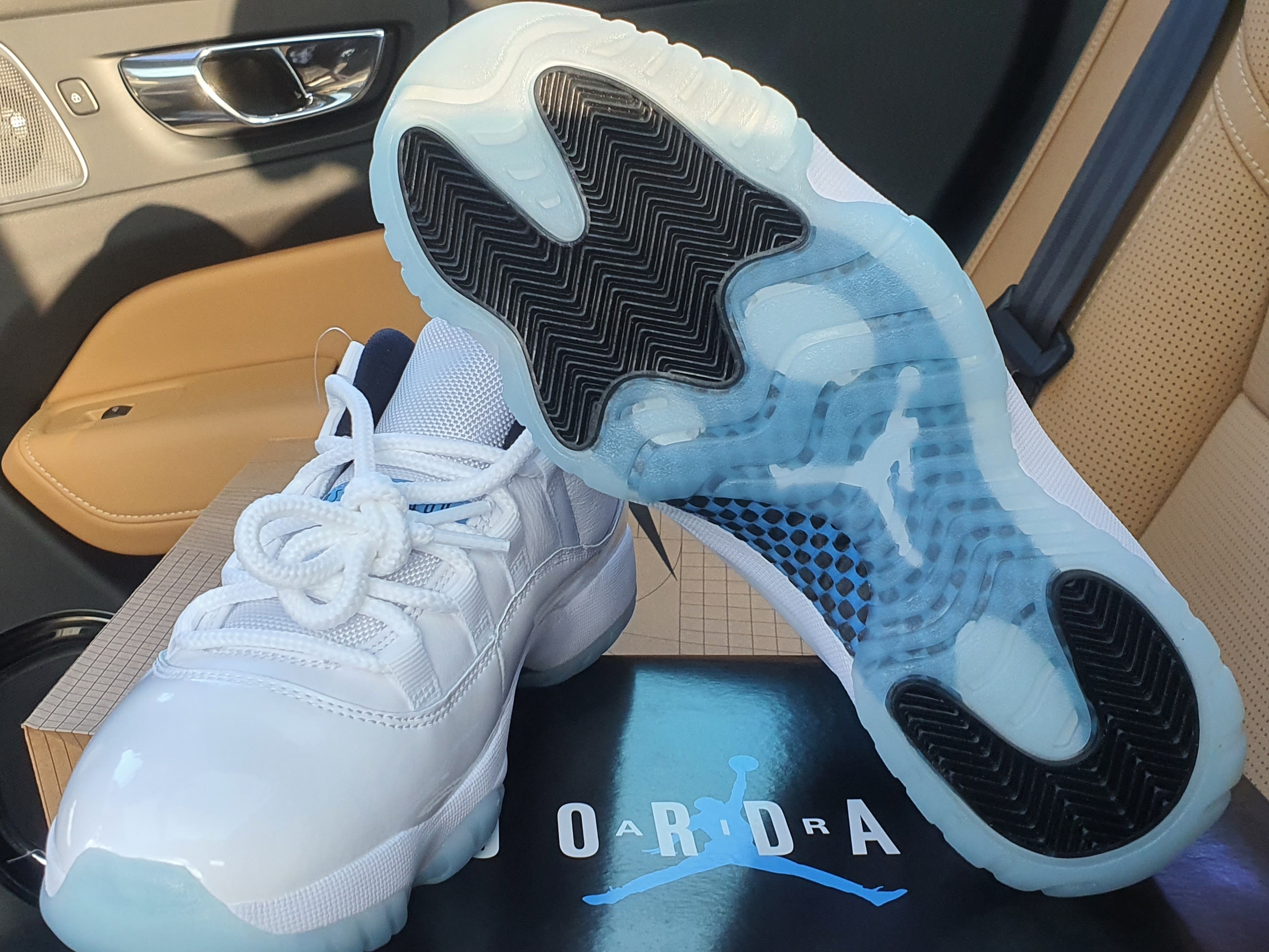 Jordan 11 Retro Low Legend Blue 착용 스타일